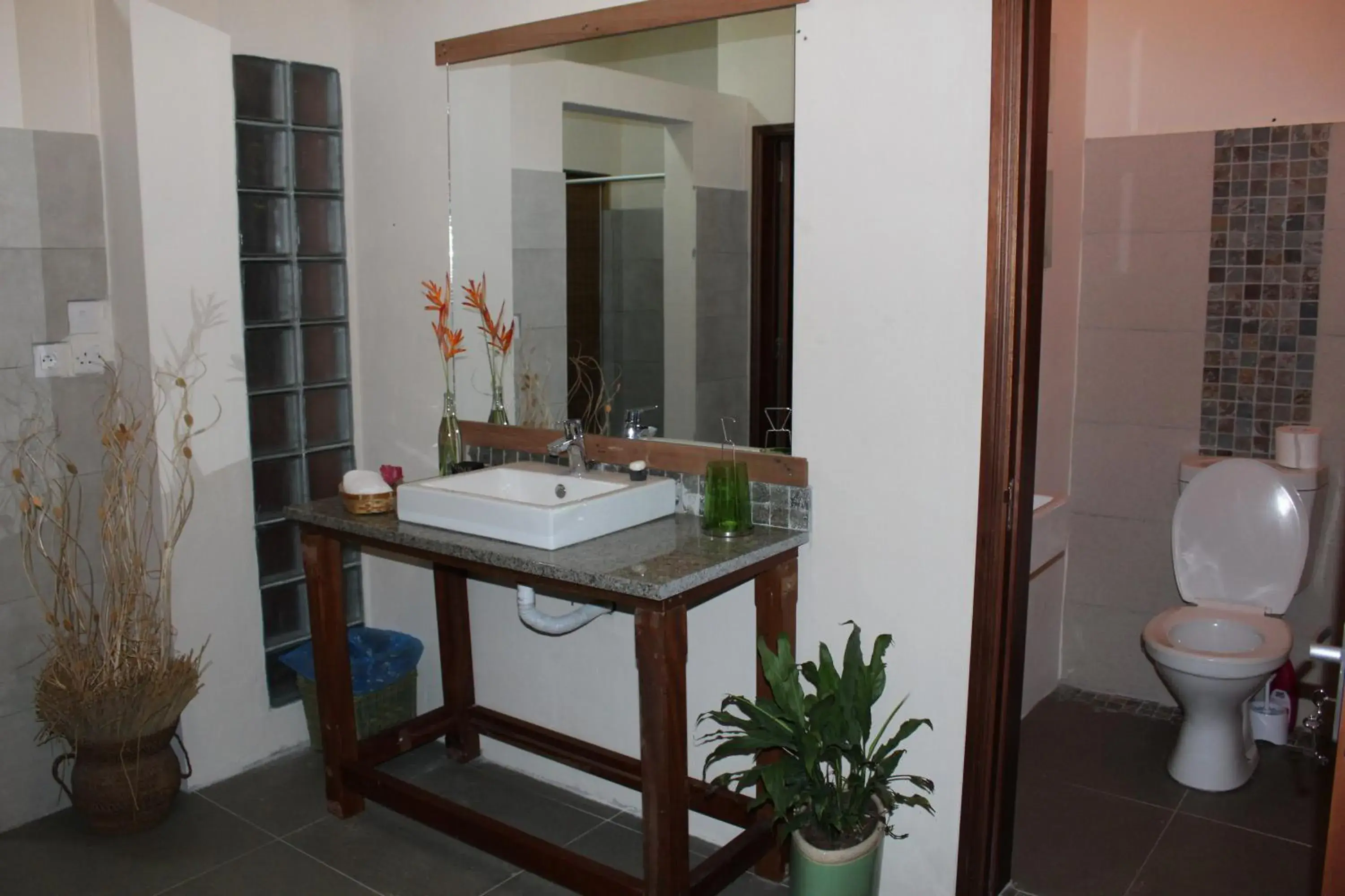 Triple Room in Gite des Acacias Triple Room in Gite des Acacias
