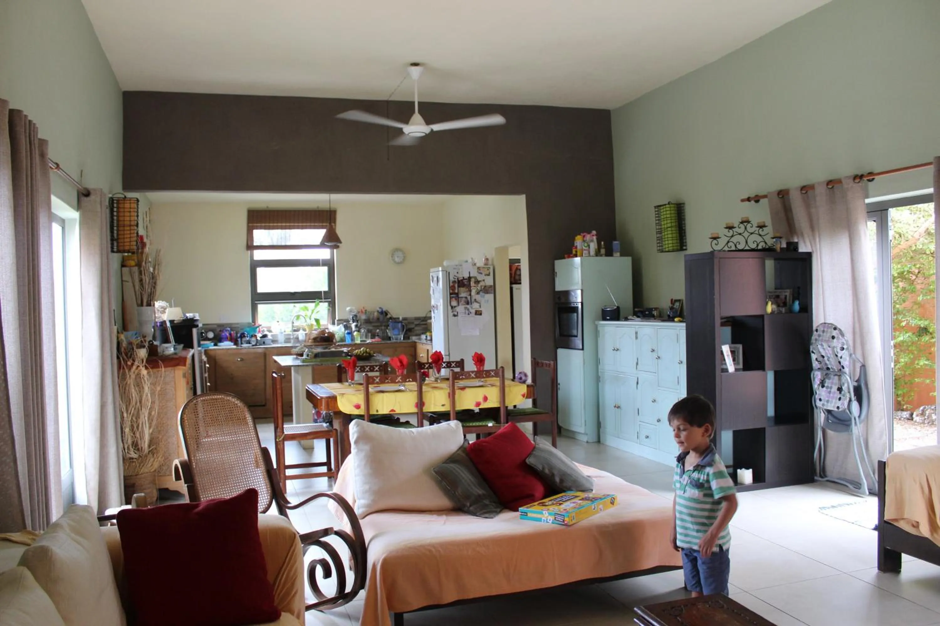 Communal lounge/ TV room in Gite des Acacias