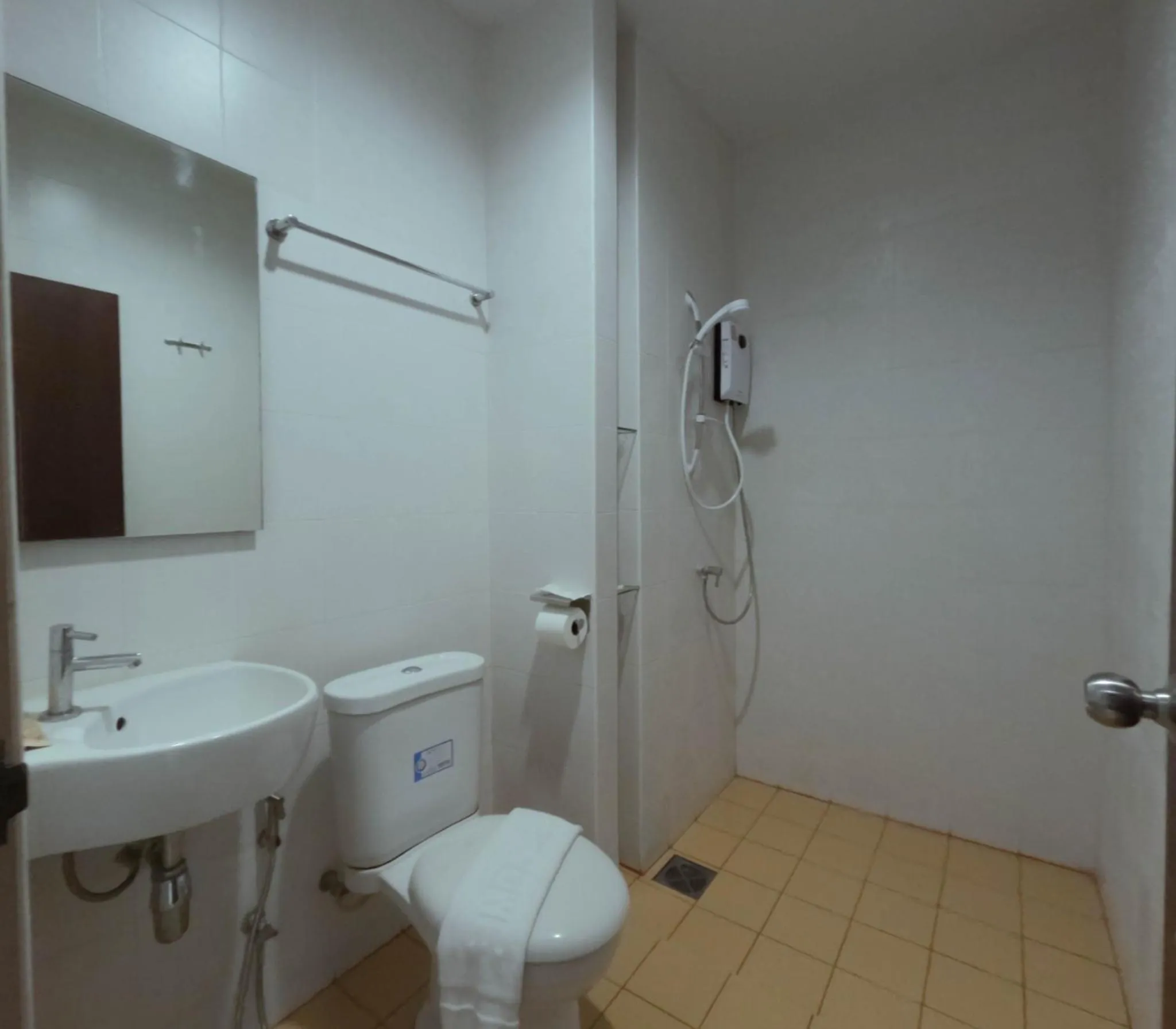 Toilet in Le Ranong Bistro Hotel