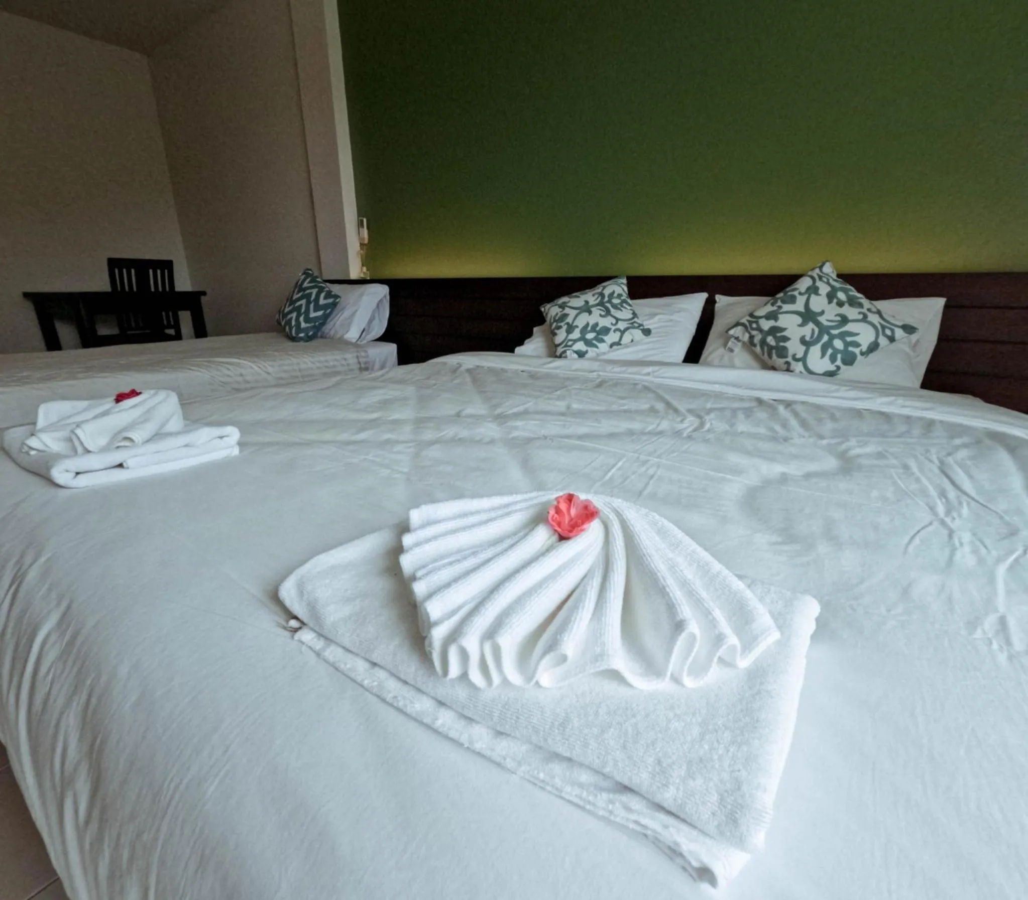 Photo of the whole room in Le Ranong Bistro Hotel