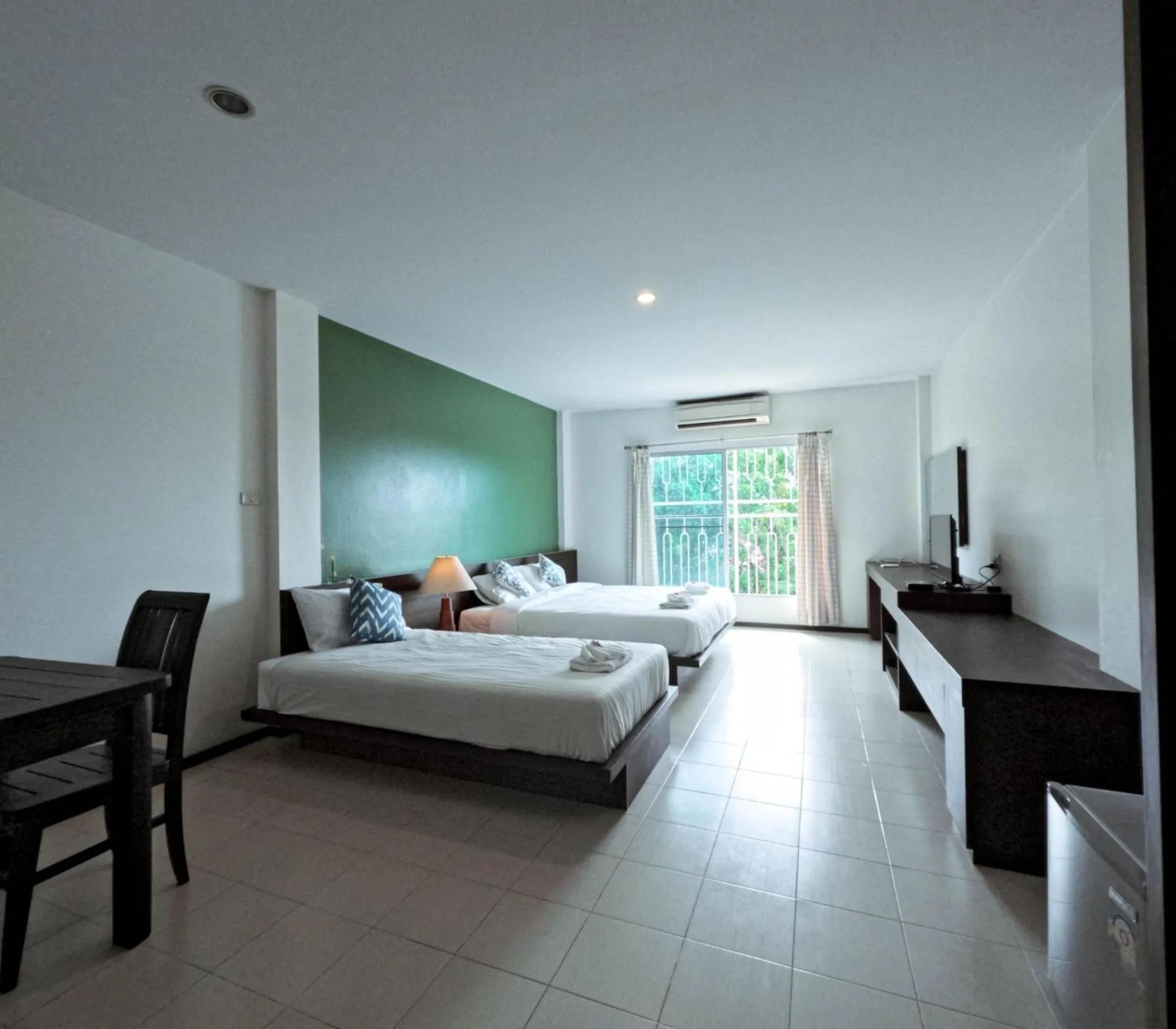 Photo of the whole room in Le Ranong Bistro Hotel