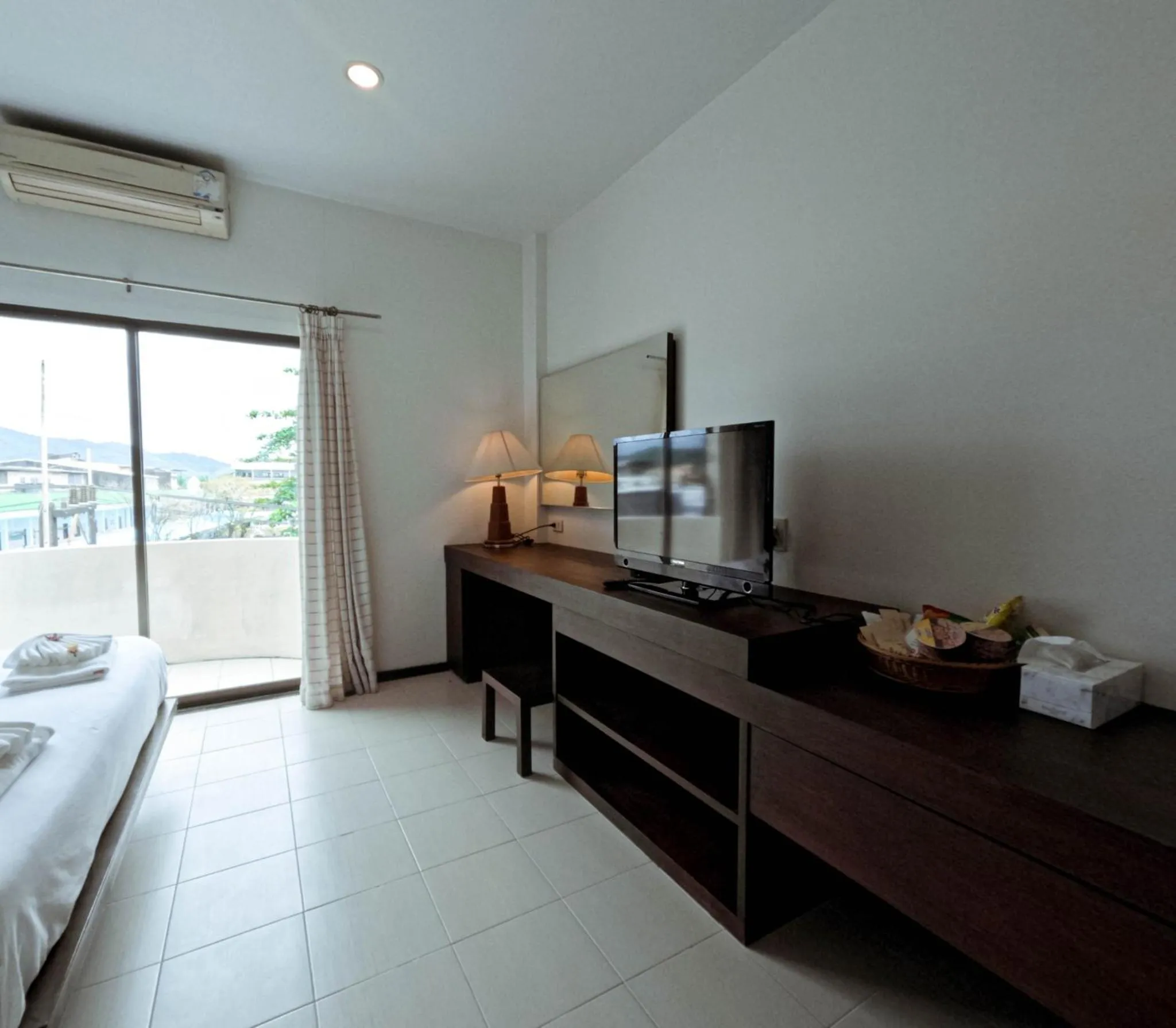 Photo of the whole room in Le Ranong Bistro Hotel