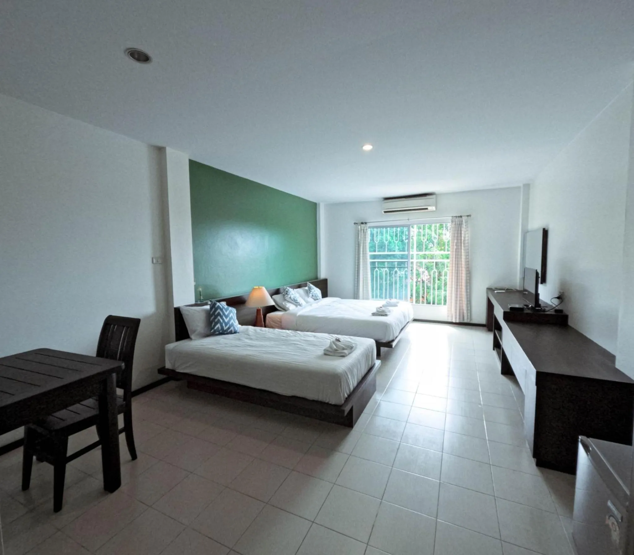 Photo of the whole room in Le Ranong Bistro Hotel