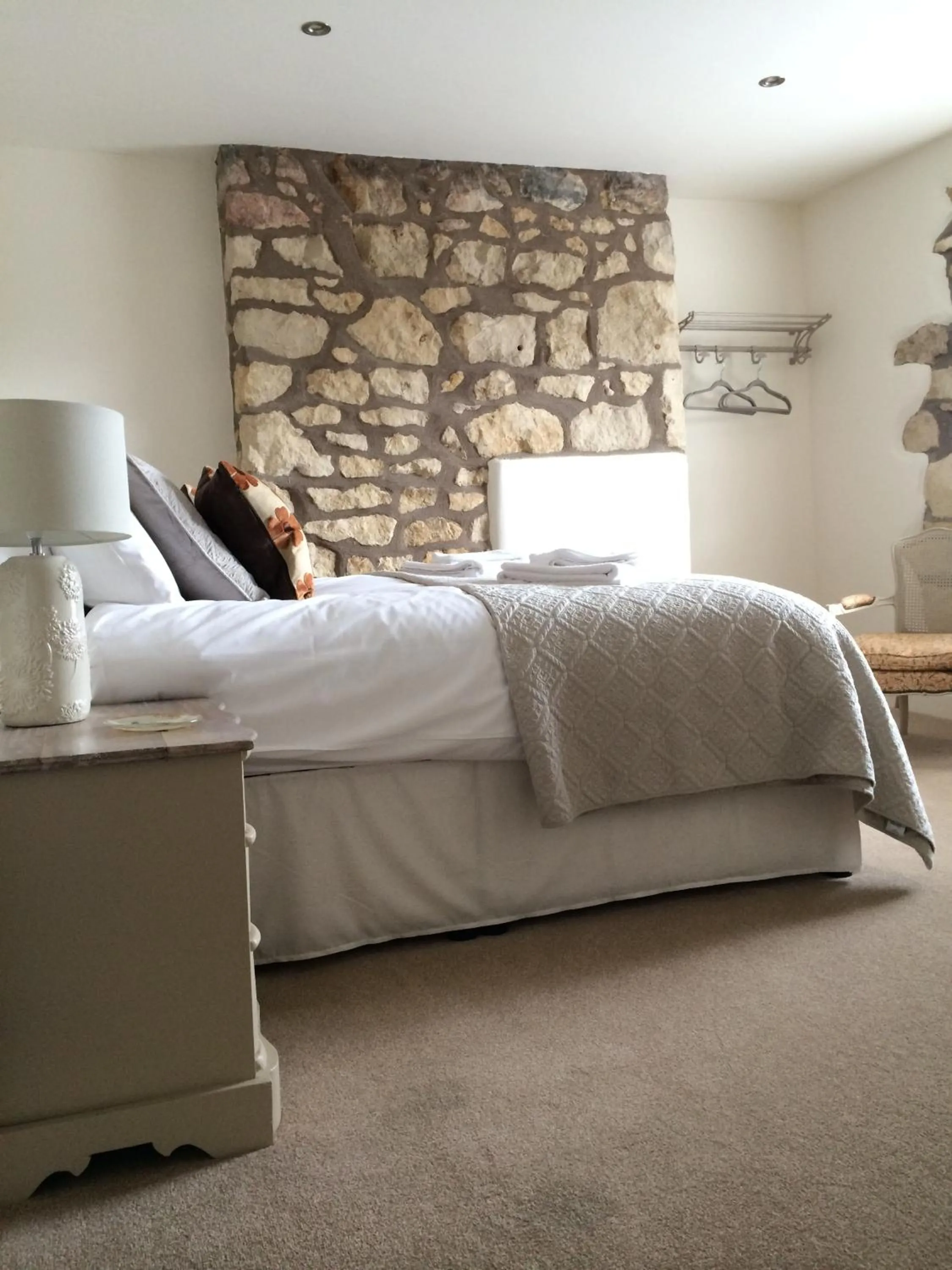 Photo of the whole room, Bed in King William IV
