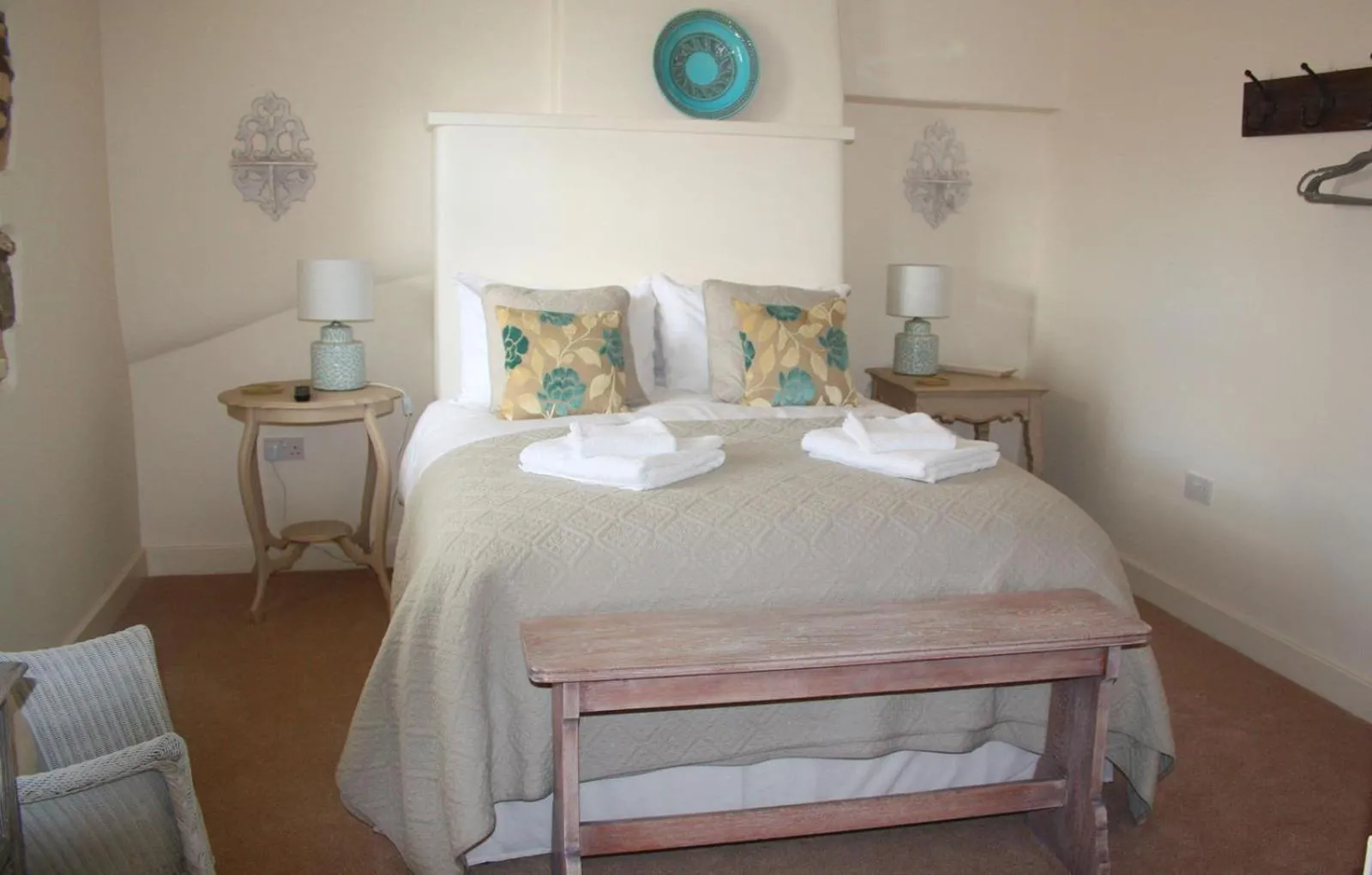 Photo of the whole room, Bed in King William IV