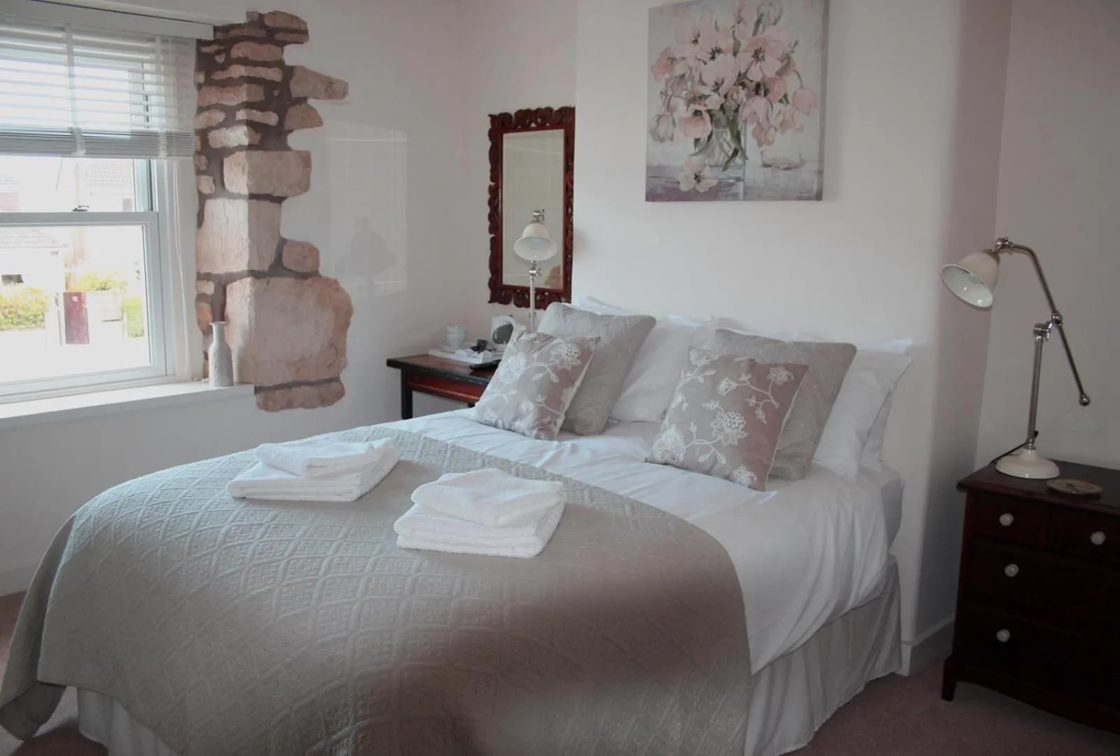 Photo of the whole room, Bed in King William IV