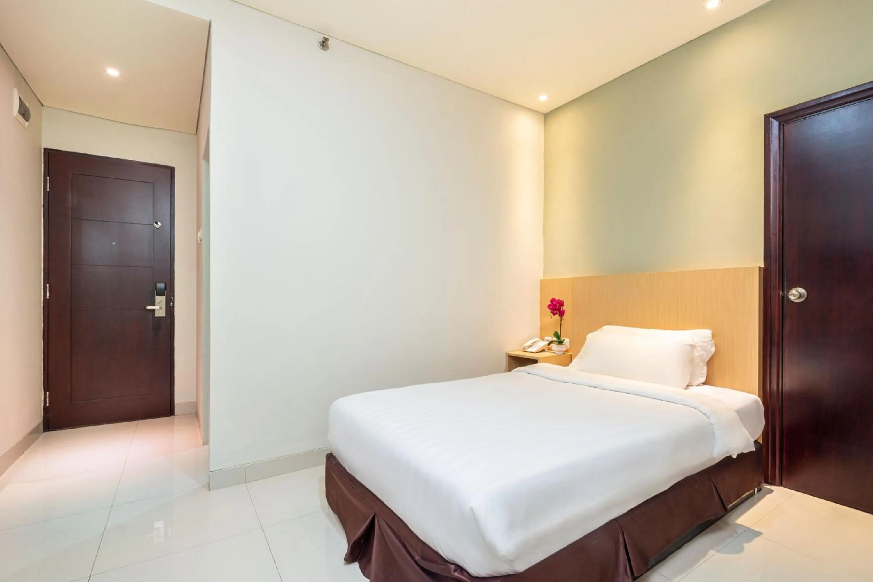 Bedroom in Life Hotel Soekarno Hatta Makassar