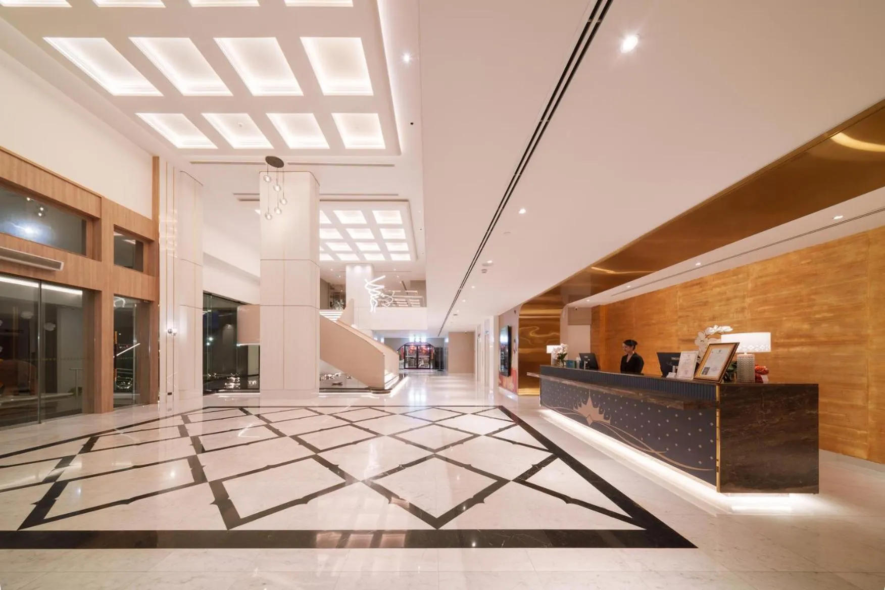 Property building in Shenzhen Tower Hotel Bangkok