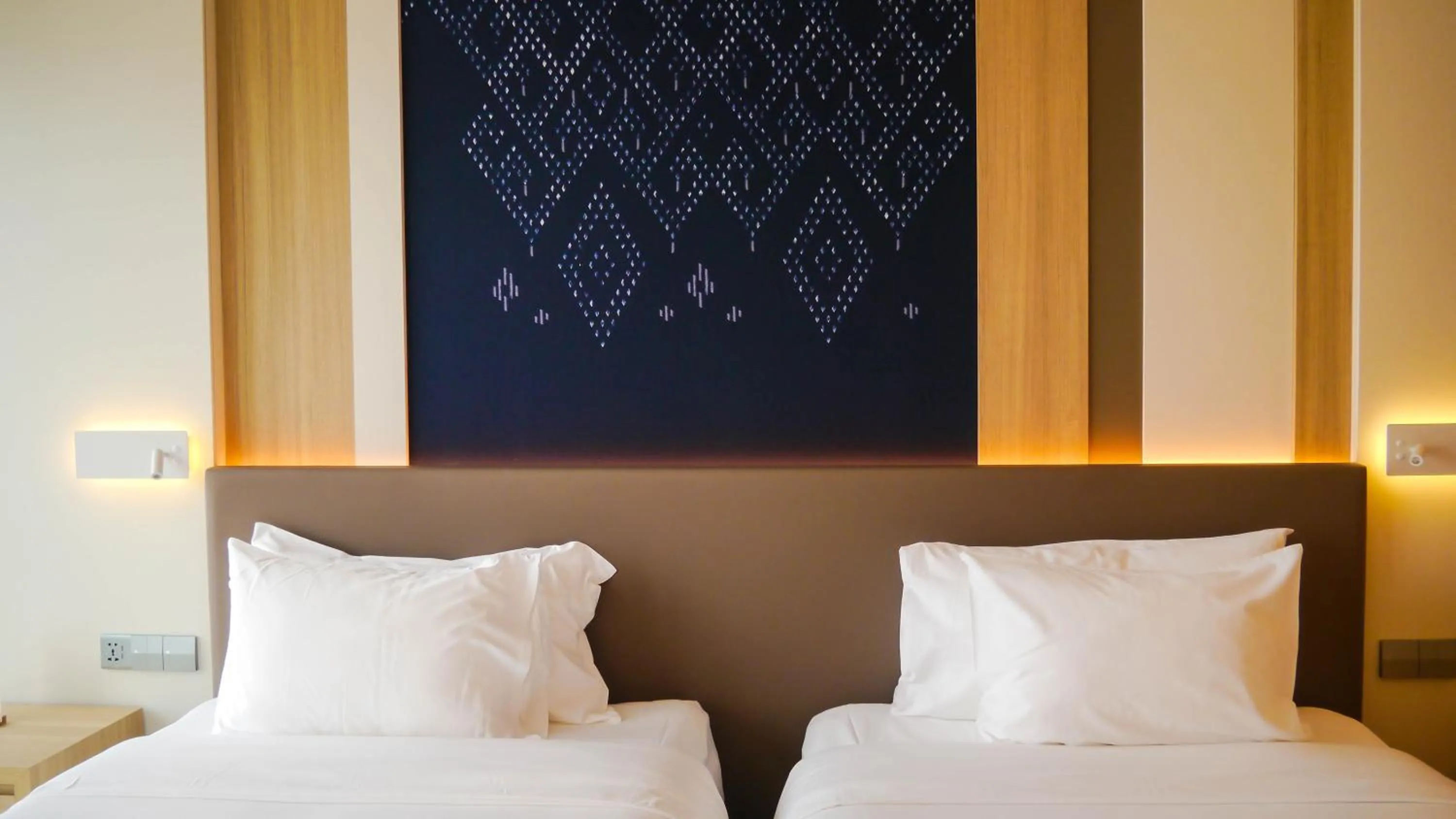 Bed in Shenzhen Tower Hotel Bangkok