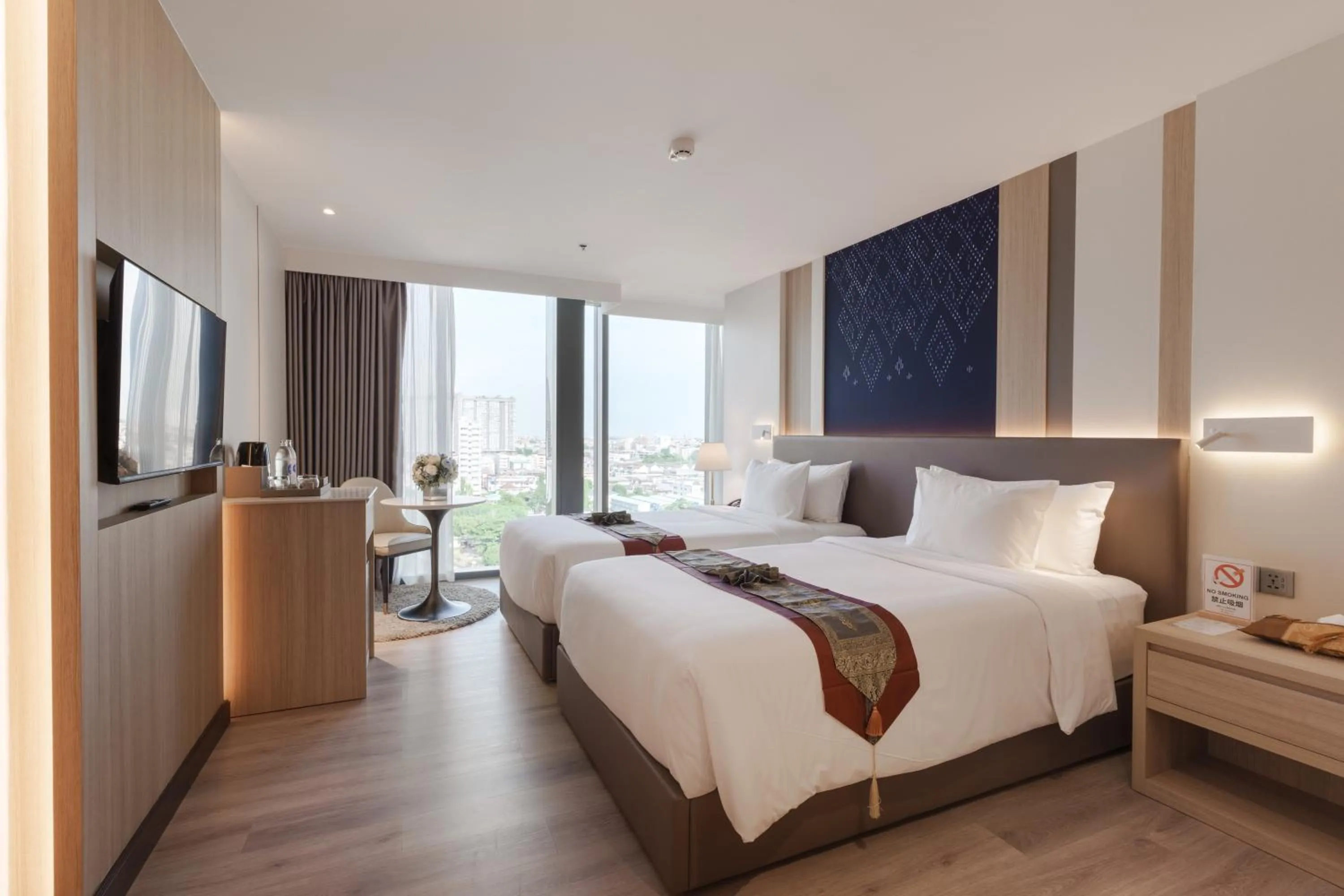 Bed in Shenzhen Tower Hotel Bangkok