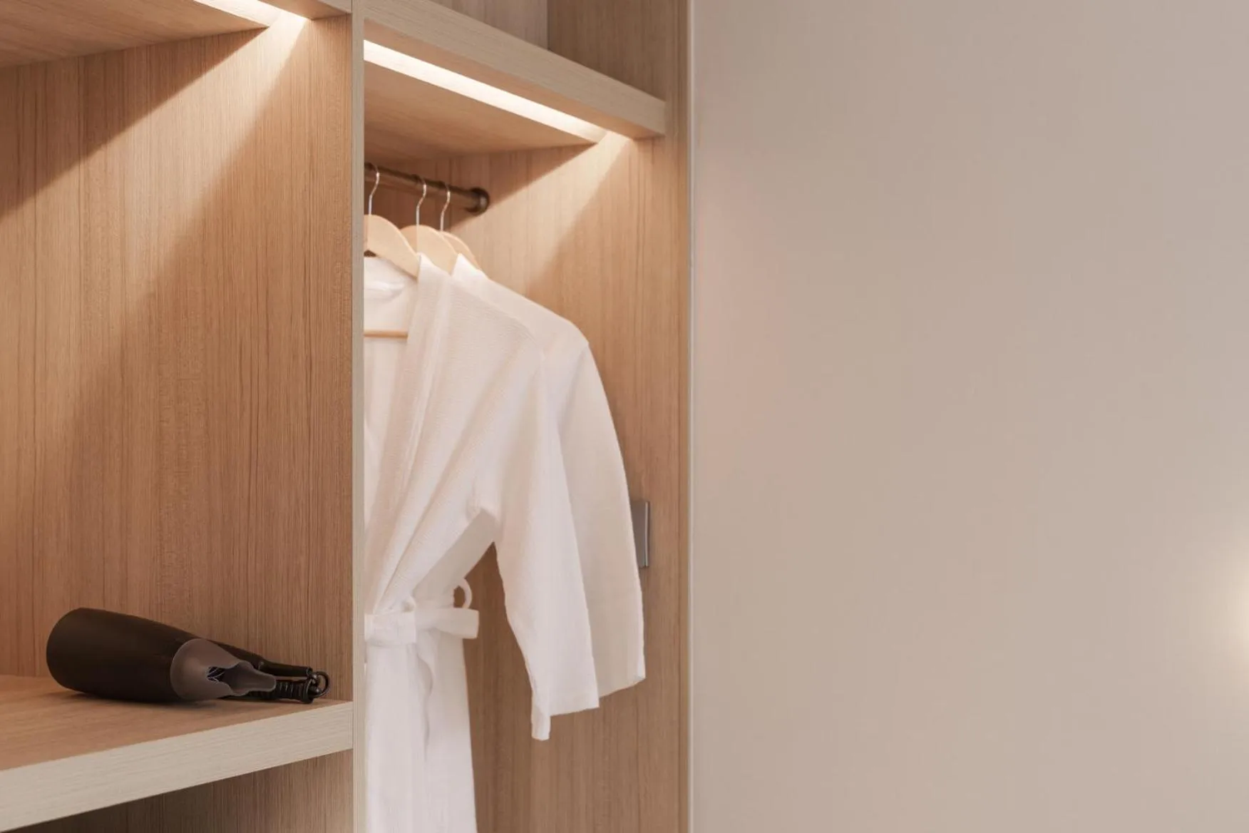 wardrobe in Shenzhen Tower Hotel Bangkok