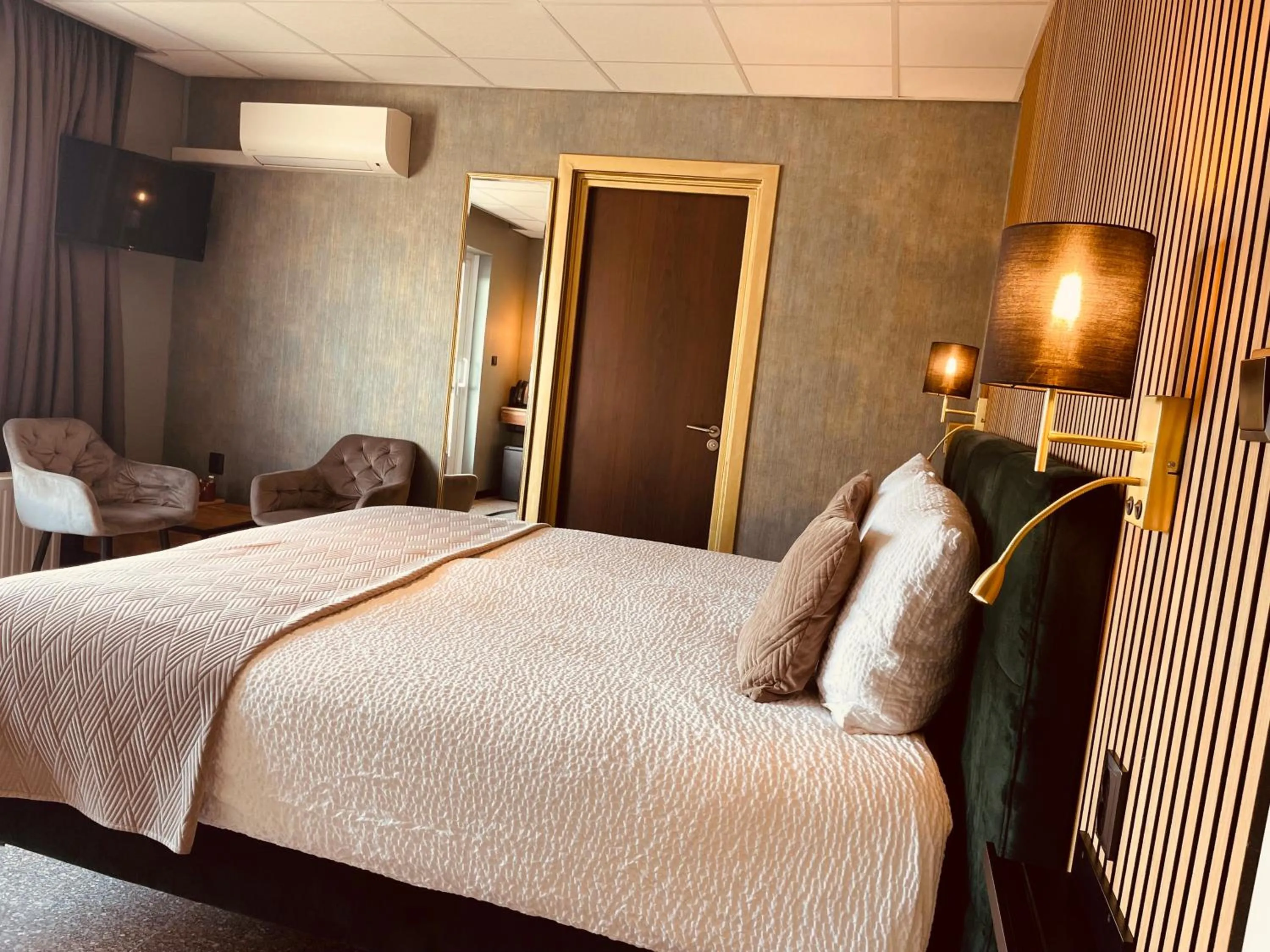 Bed in Hotel Rooms