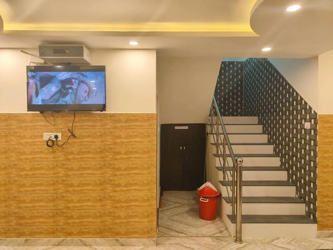 elevator in G L Palace