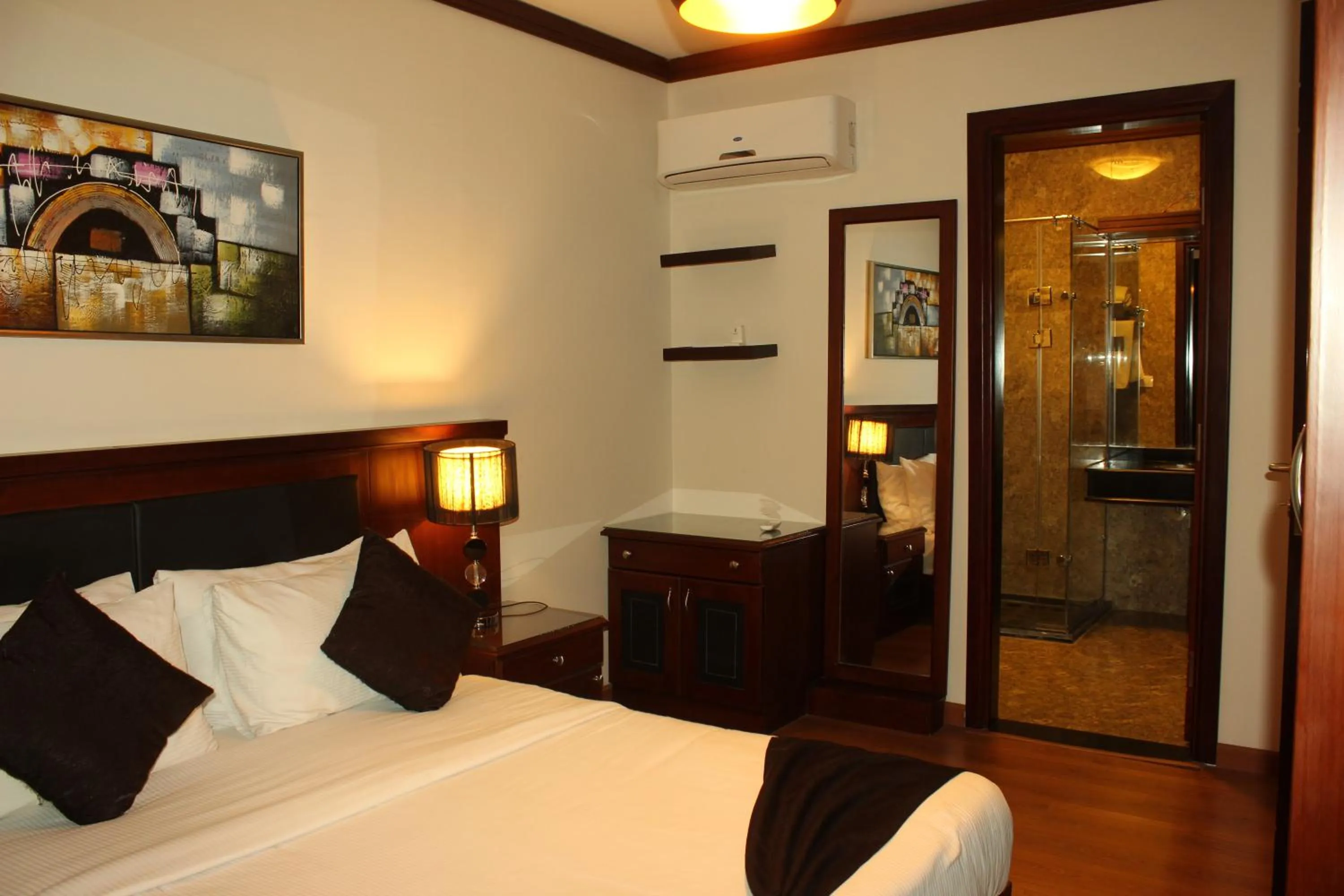 Bathroom, Bed in Panacea Suites Hotel