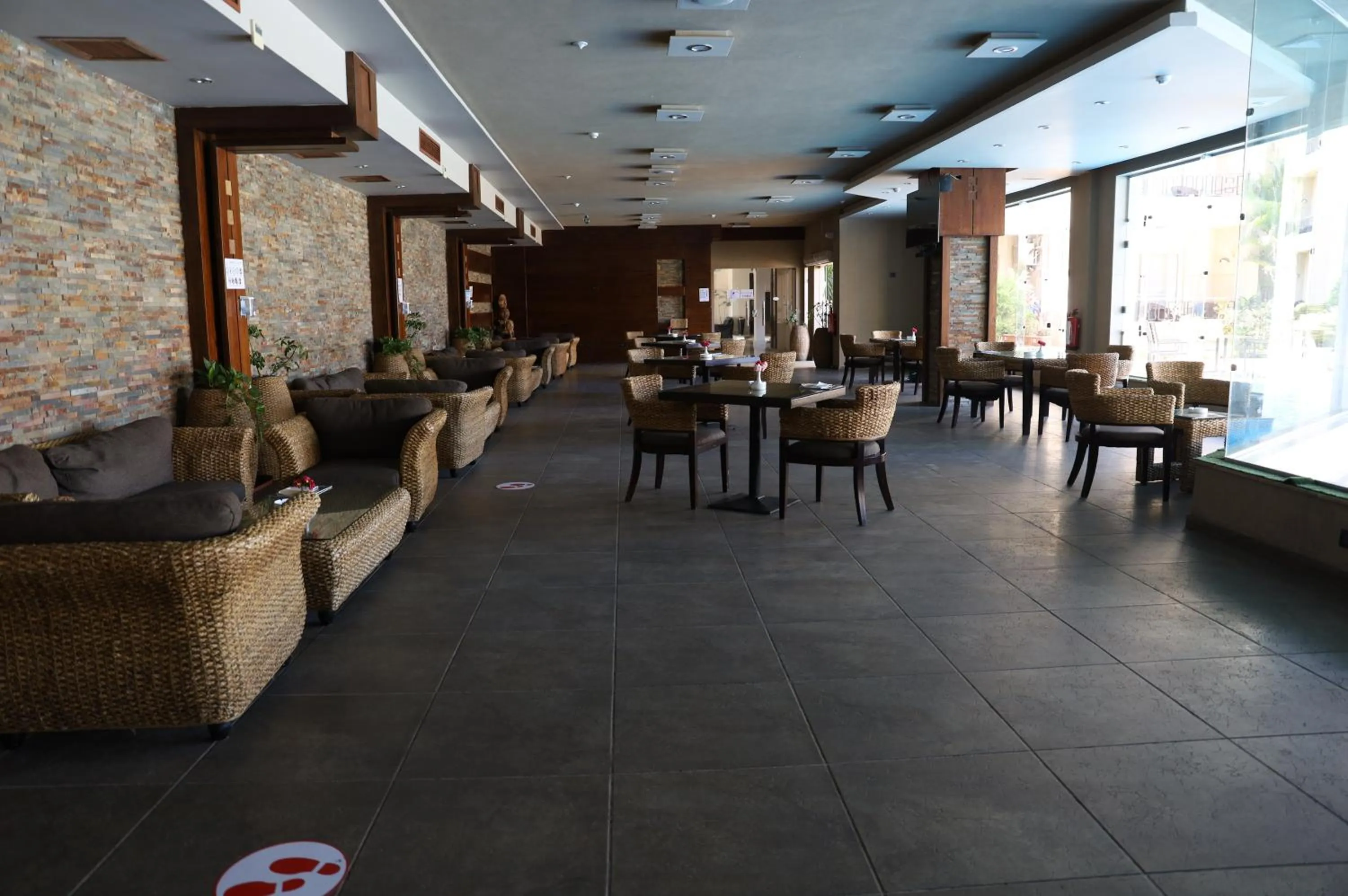 Restaurant/places to eat in Panacea Suites Hotel