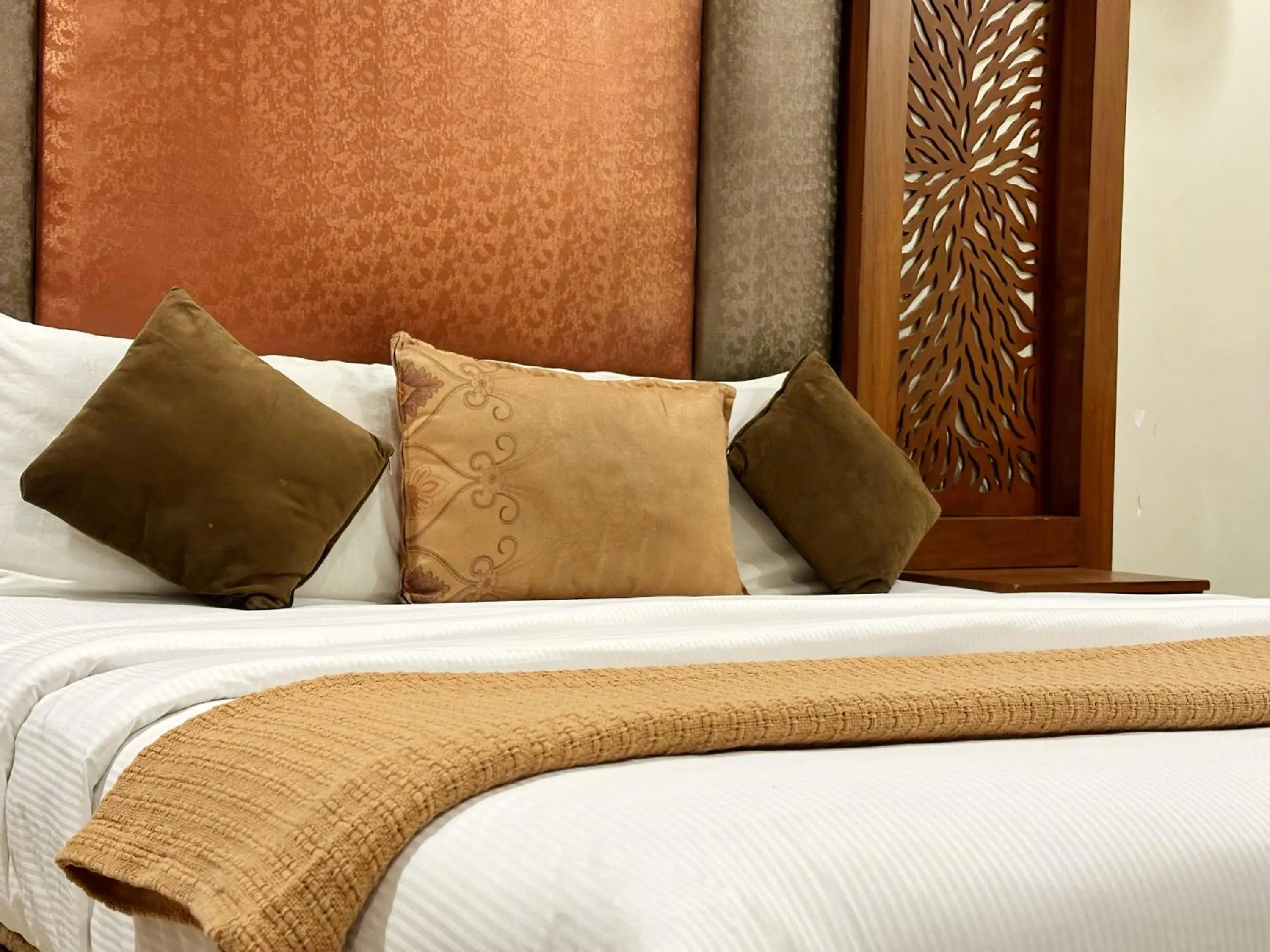 Bed in The Grand Hotel Multan Bed in The Grand Hotel Multan