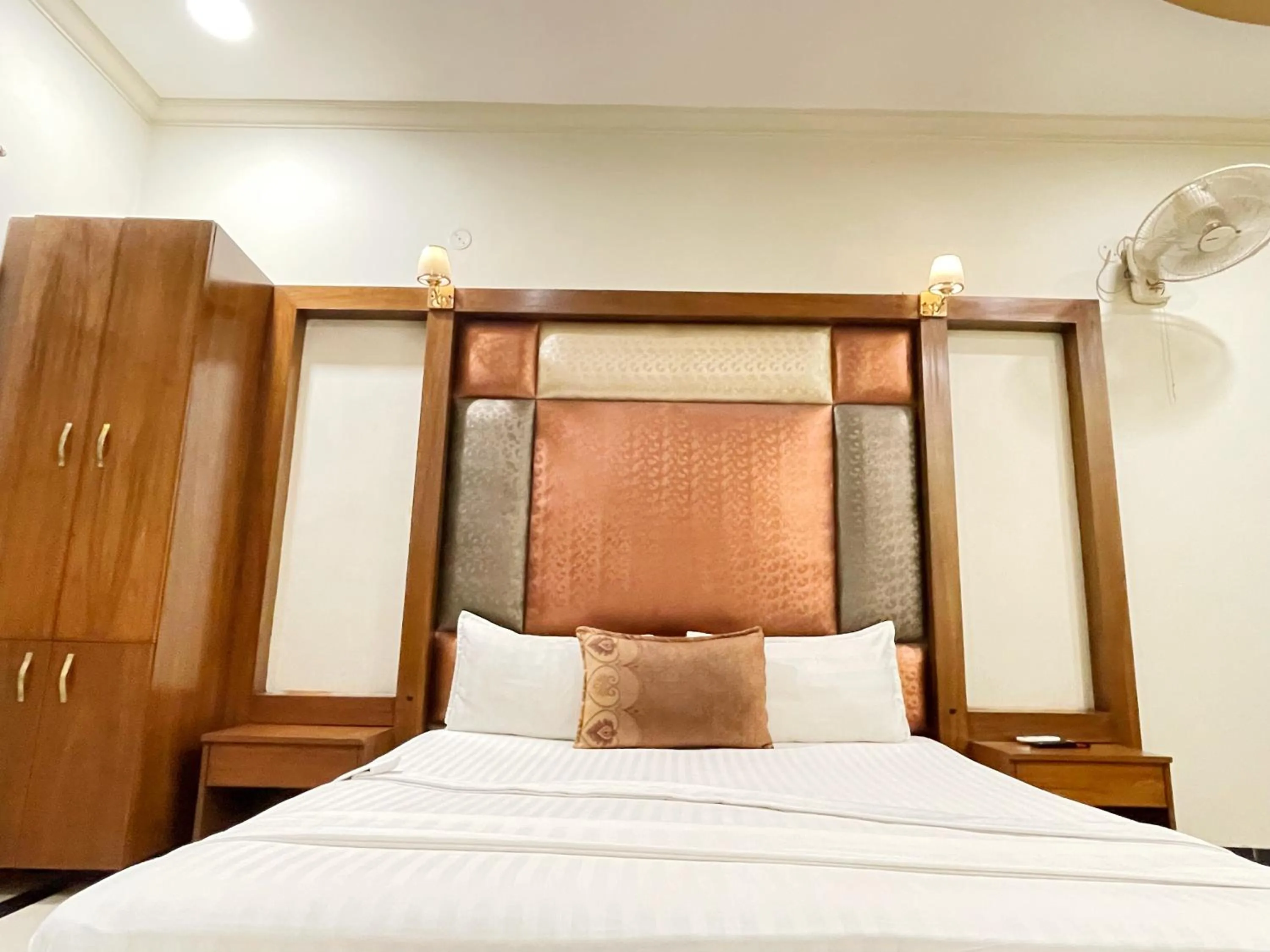 Bed in The Grand Hotel Multan