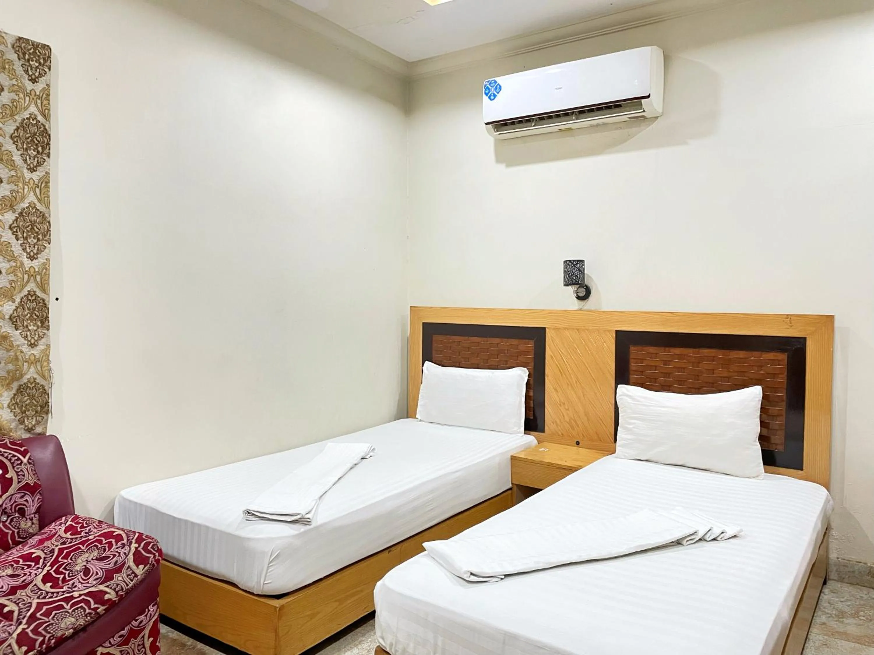 Bed in The Grand Hotel Multan