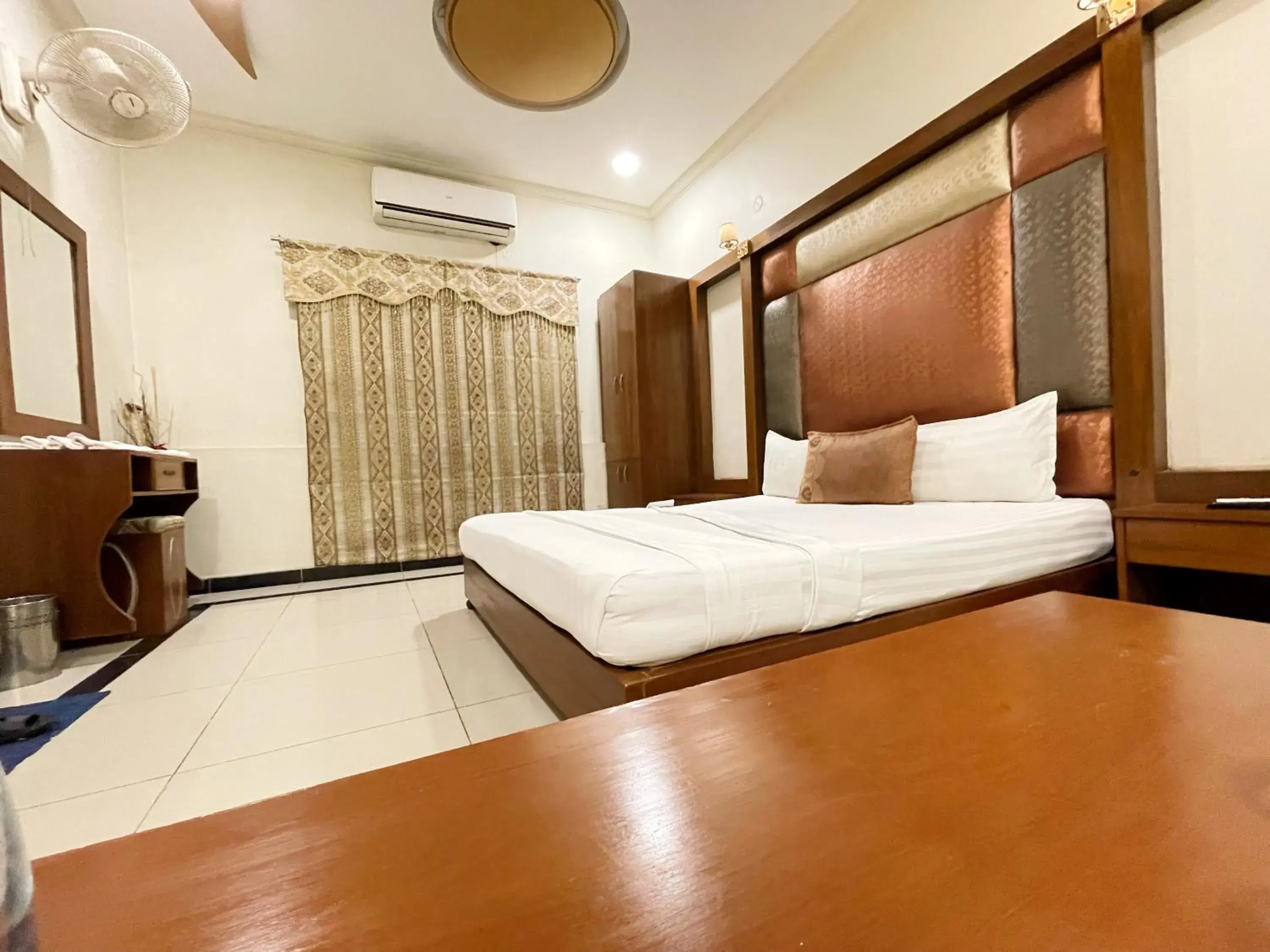 Bed in The Grand Hotel Multan Bed in The Grand Hotel Multan