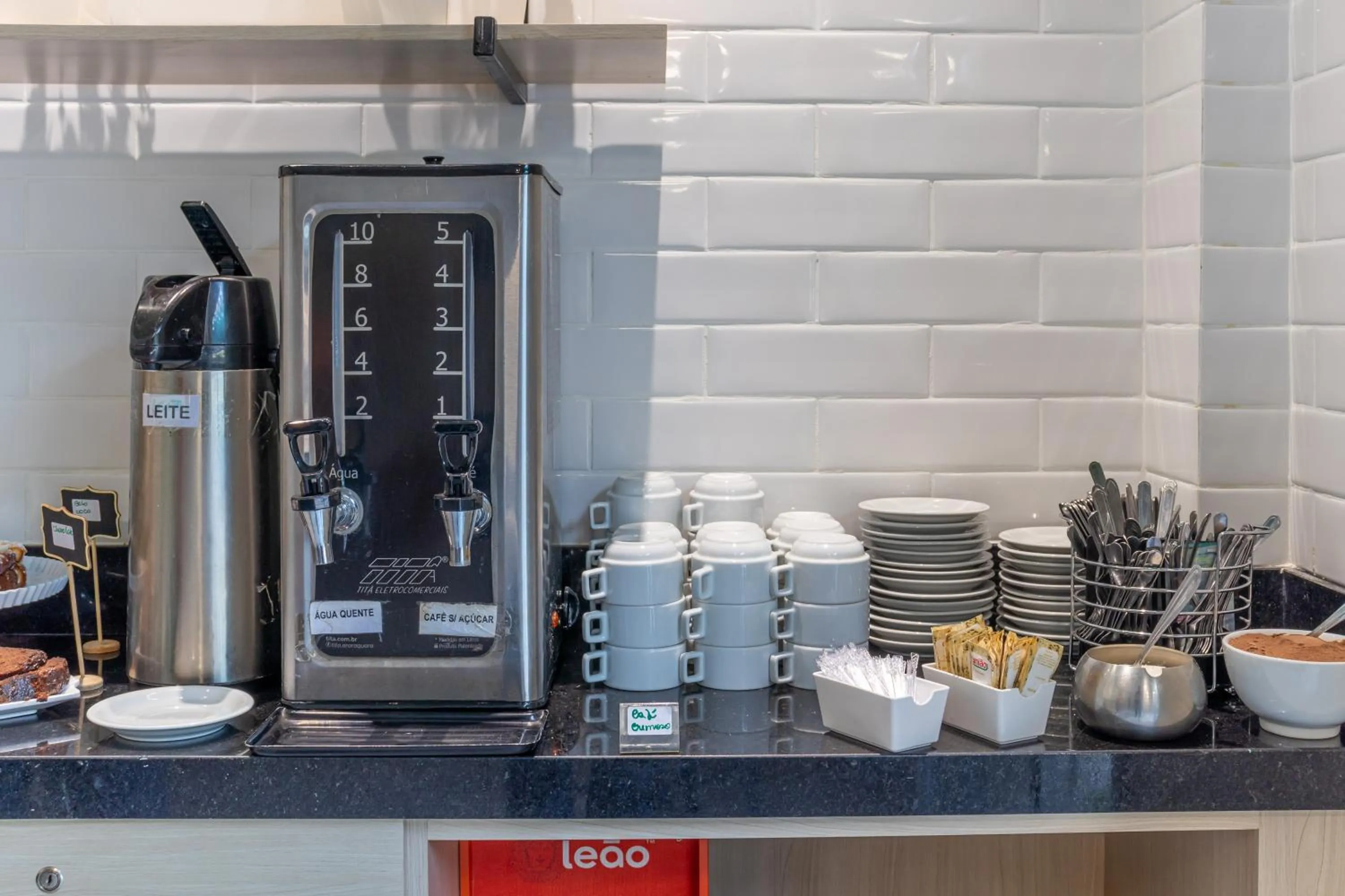 Coffee/tea facilities in Hotel Los Angeles