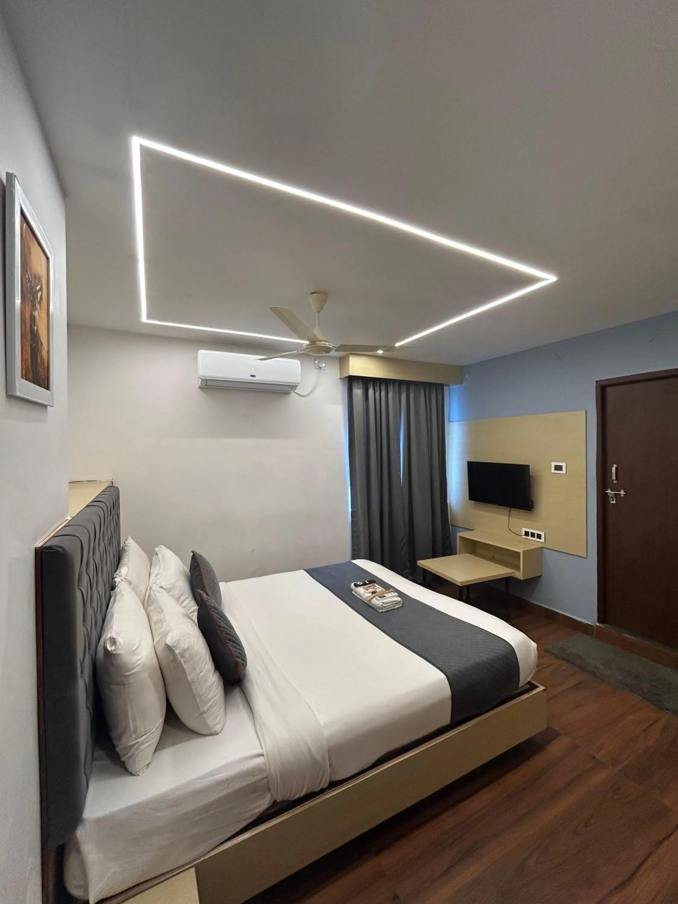 Bedroom, Bed in Wild Wings Premium Hotel