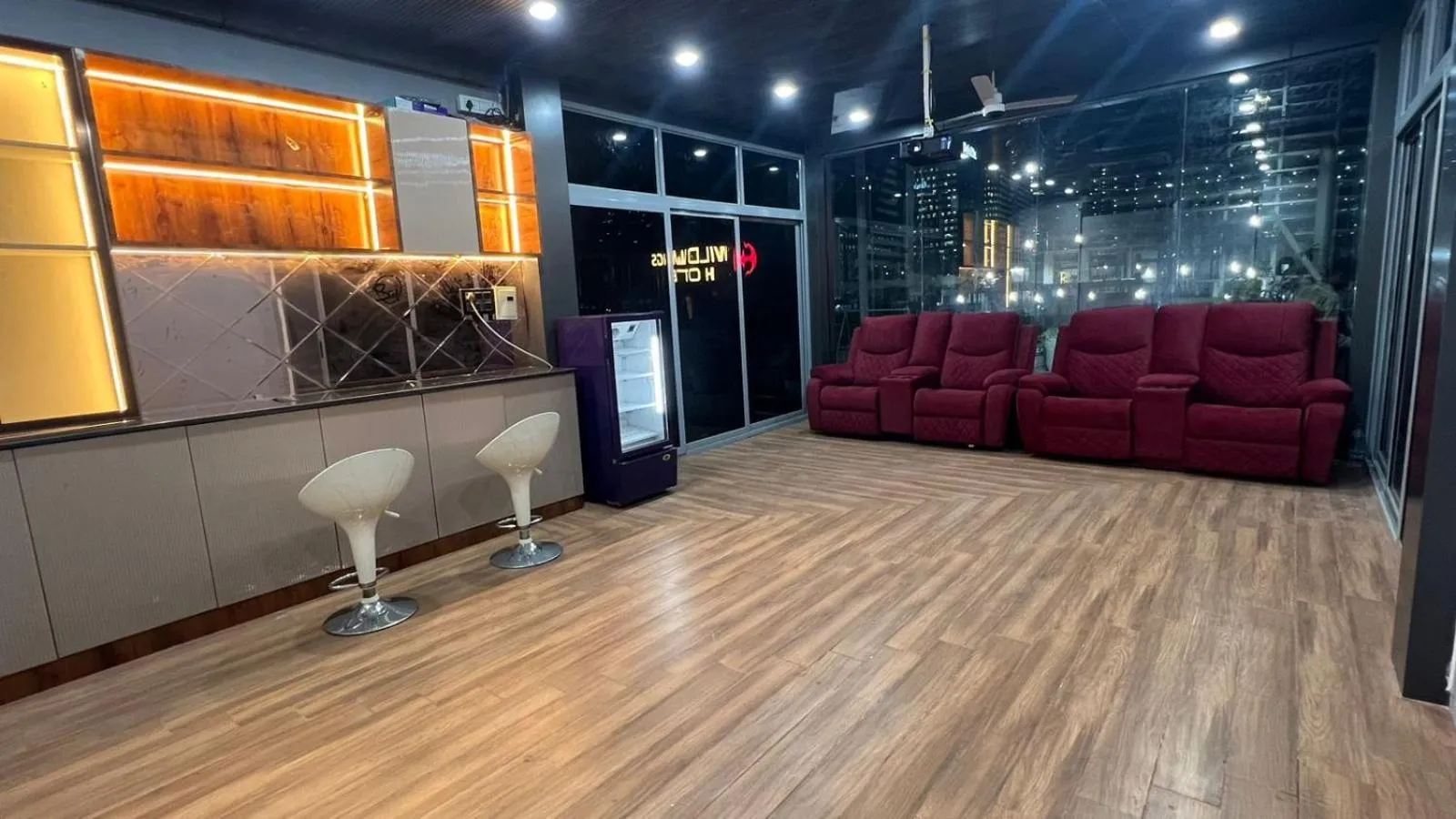 Lounge or bar in Wild Wings Premium Hotel