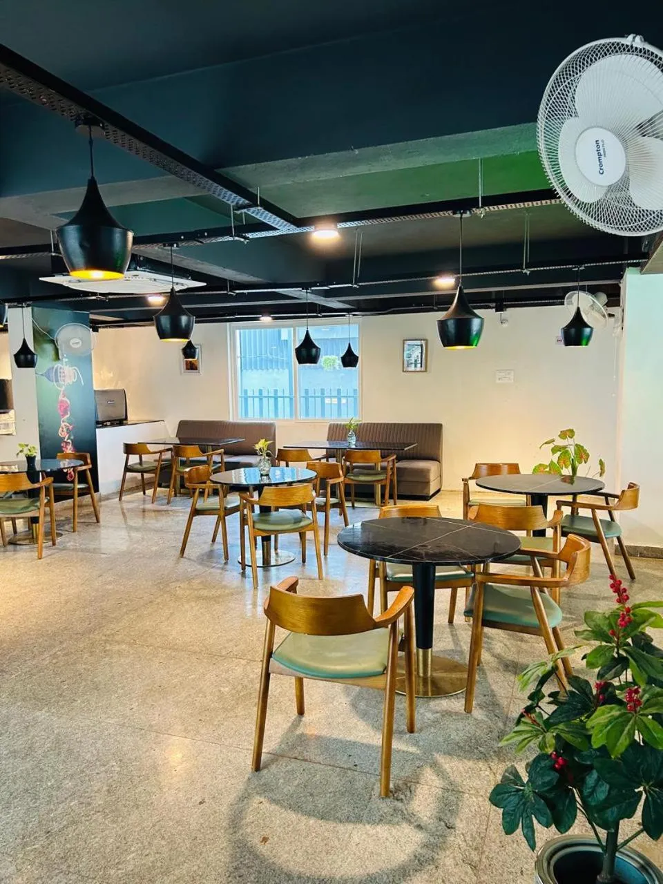 Restaurant/places to eat in Wild Wings Premium Hotel