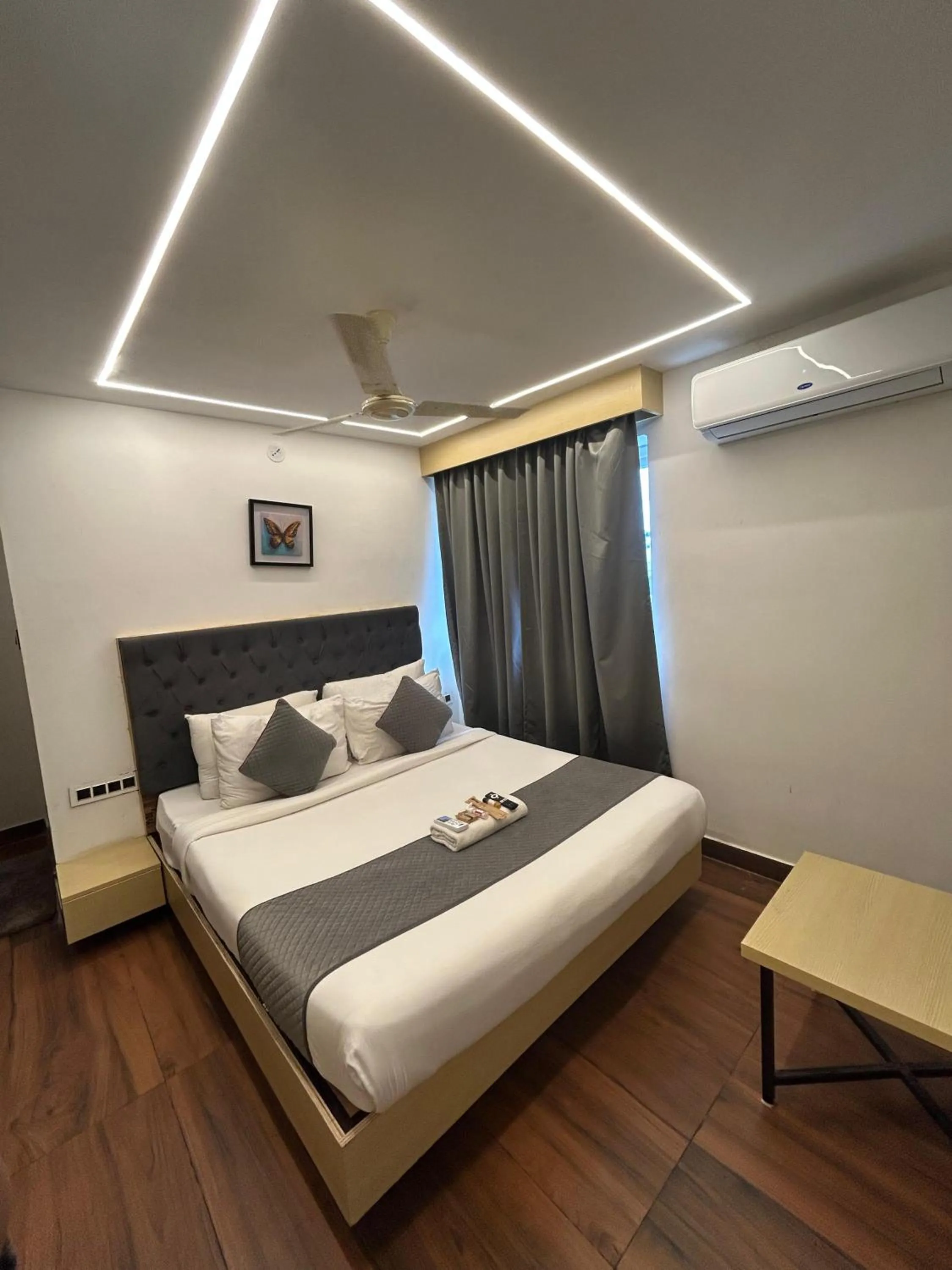 Bed in Wild Wings Premium Hotel