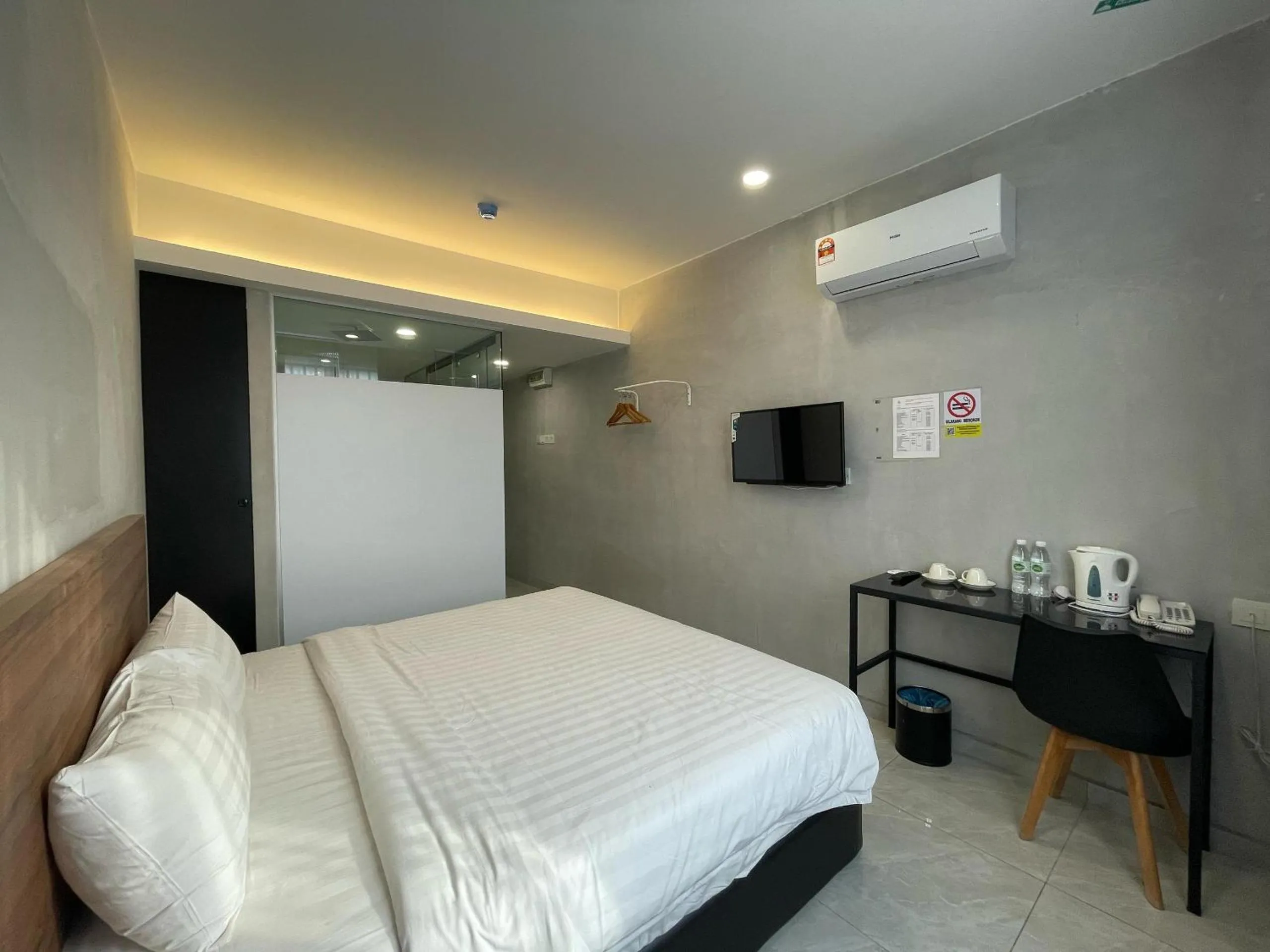 Bedroom, Bed in HPY Hotel