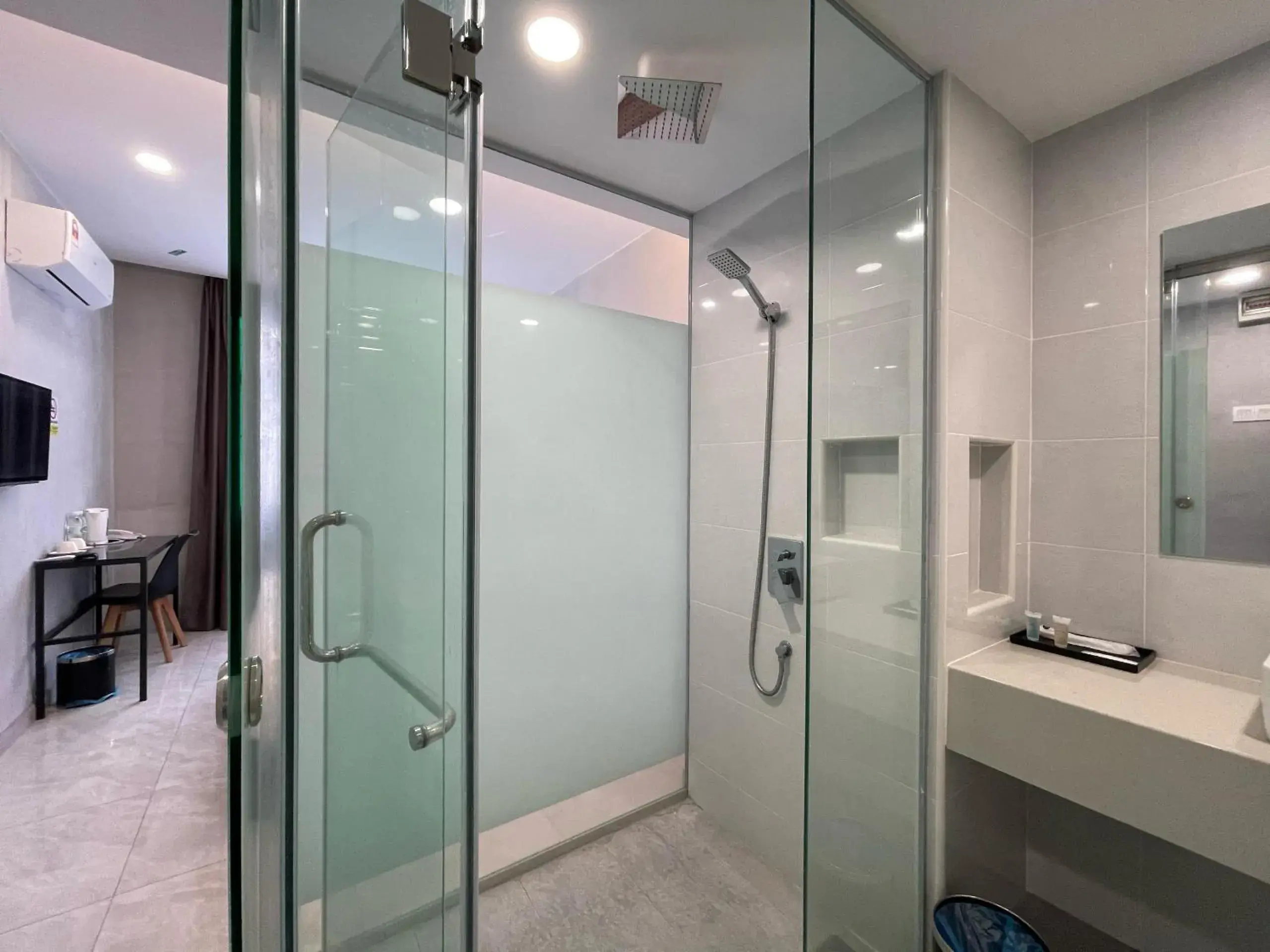 Shower in HPY Hotel Shower in HPY Hotel