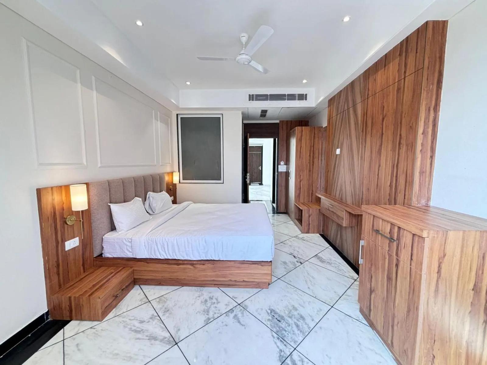 Bed in Jaipur Hotel Saaj Mansion