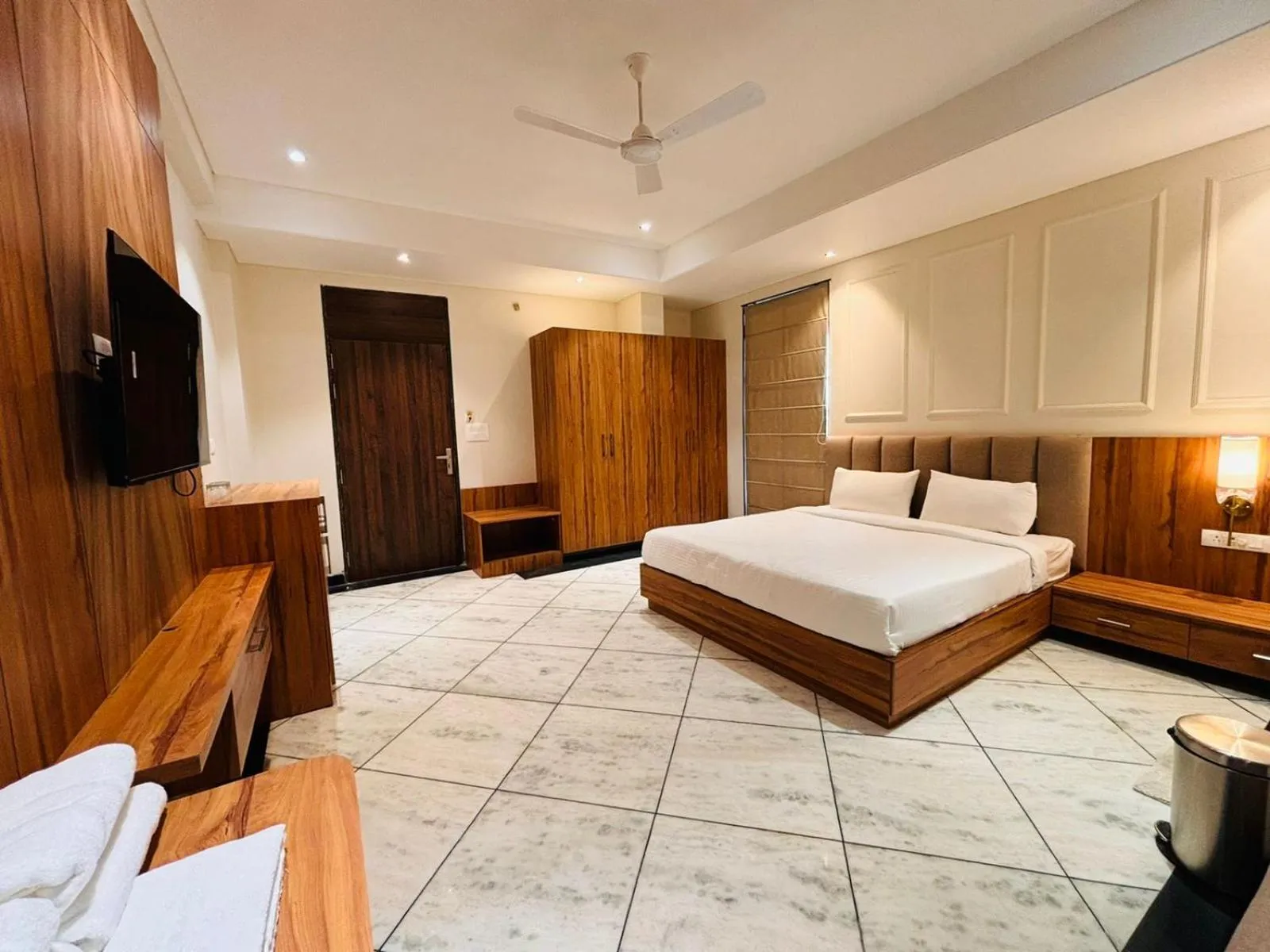 TV and multimedia, Bed in Jaipur Hotel Saaj Mansion