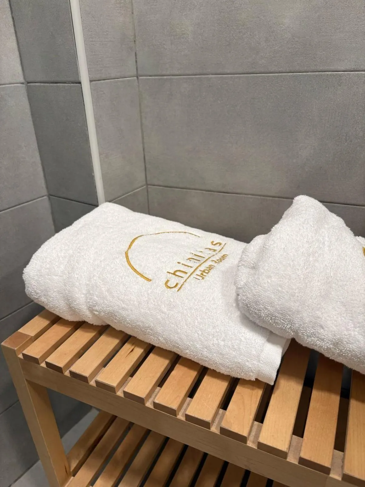 towels in Chinitas Urban Rooms