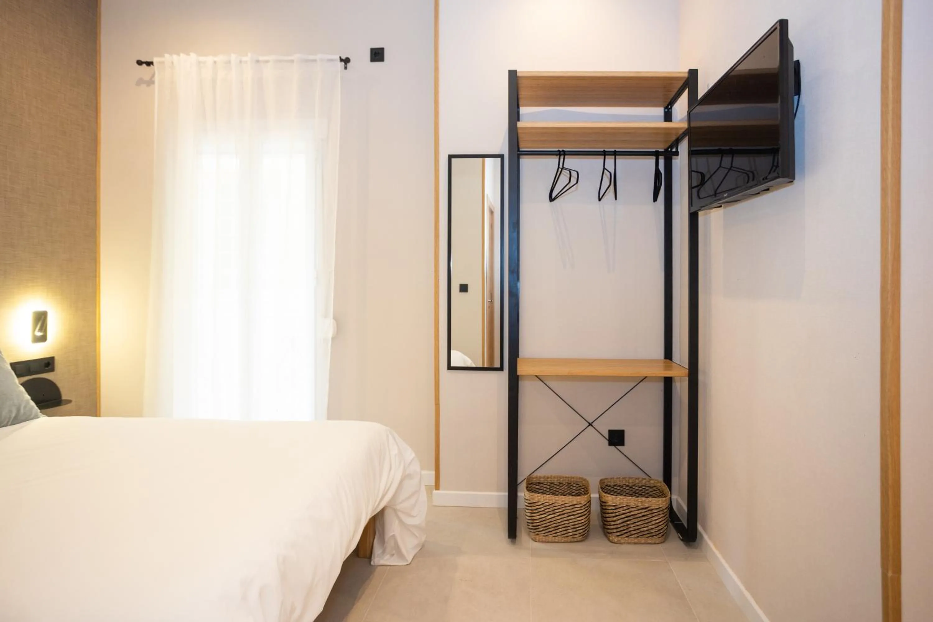 TV and multimedia, Bed in Chinitas Urban Rooms