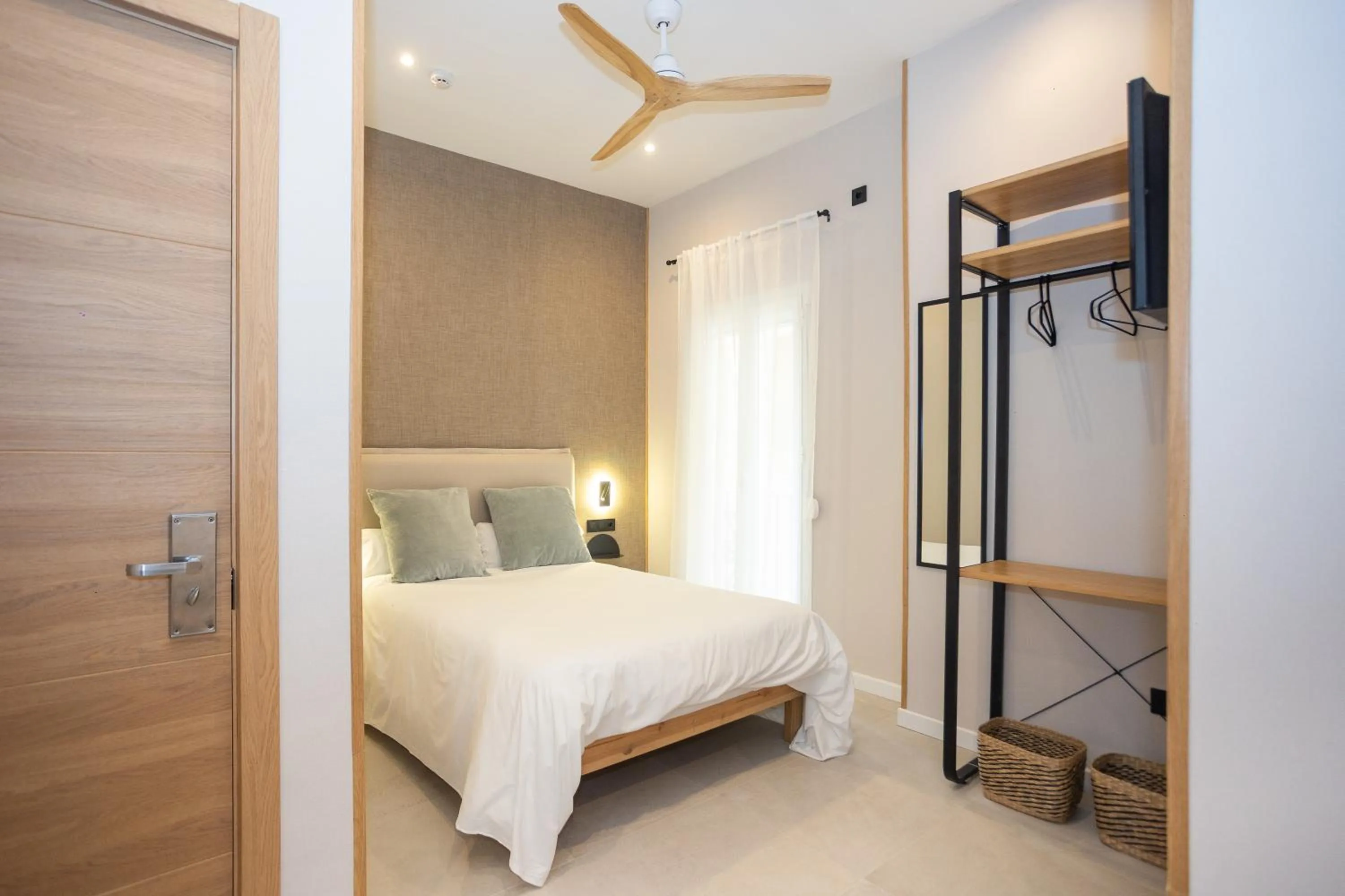 Bed in Chinitas Urban Rooms