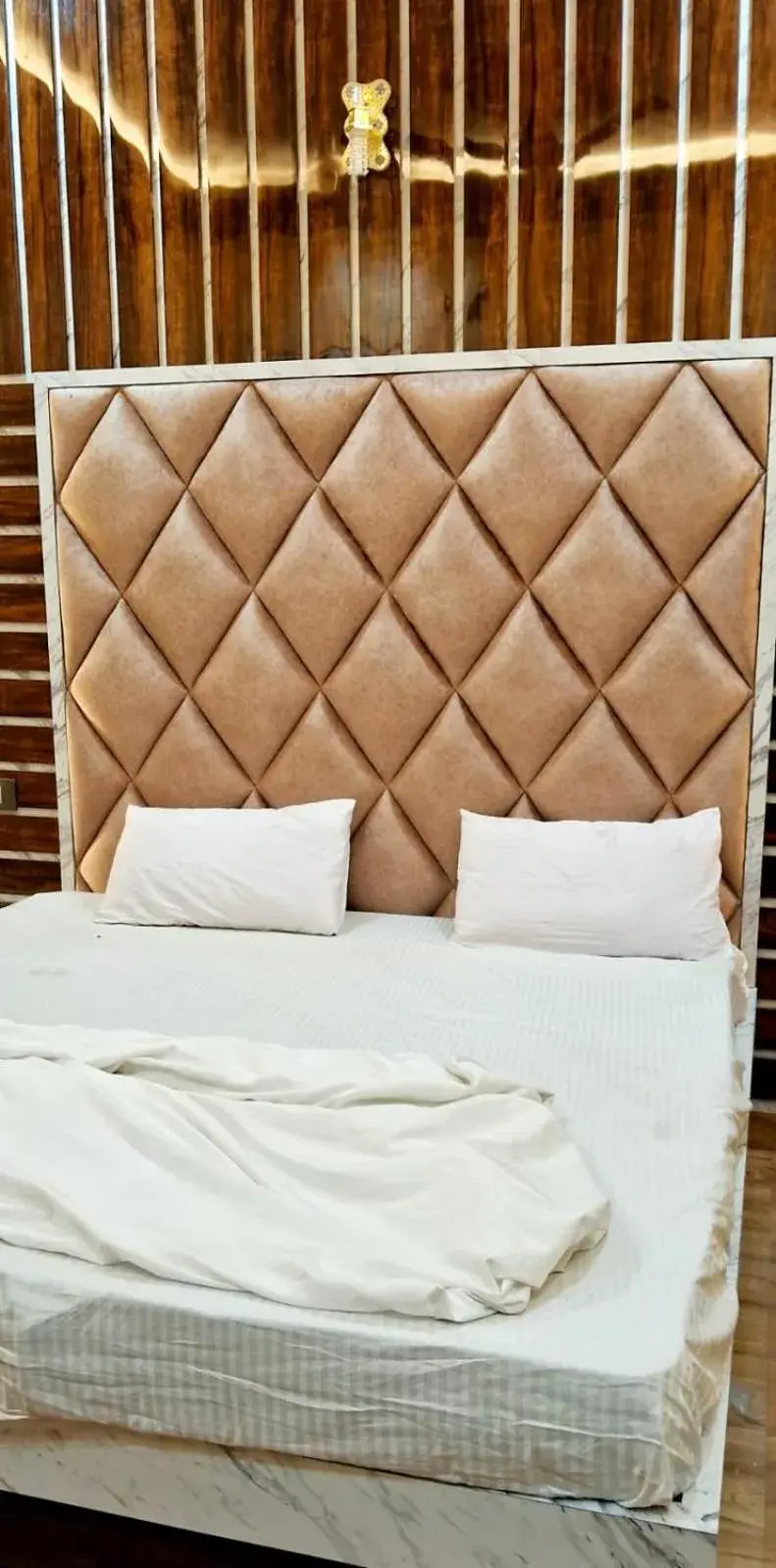 Bed in Hotel Ashok Vihar Bed in Hotel Ashok Vihar