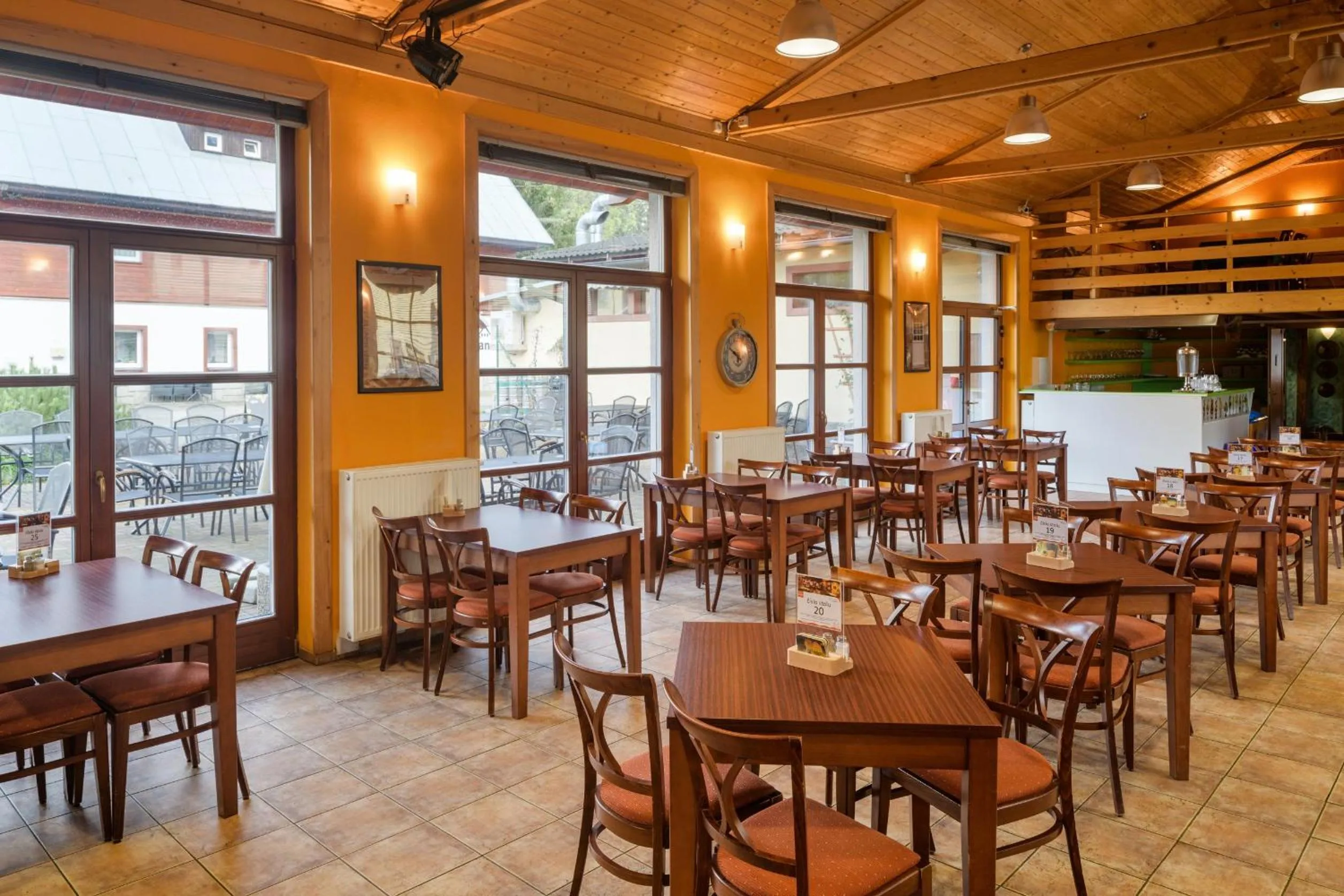 Restaurant/places to eat in Horský Hotel Skiland