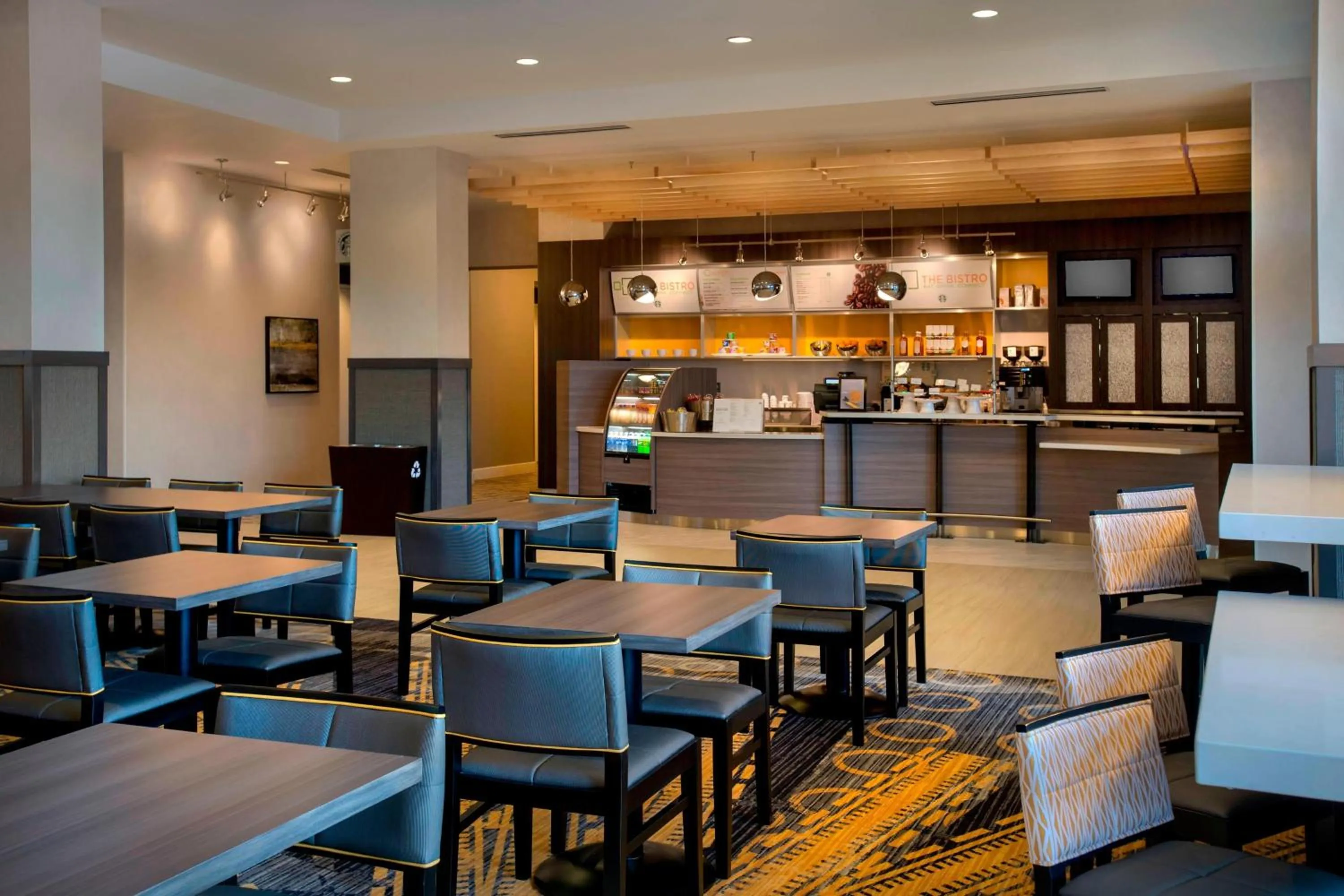 Breakfast in Courtyard by Marriott Philadelphia Lansdale