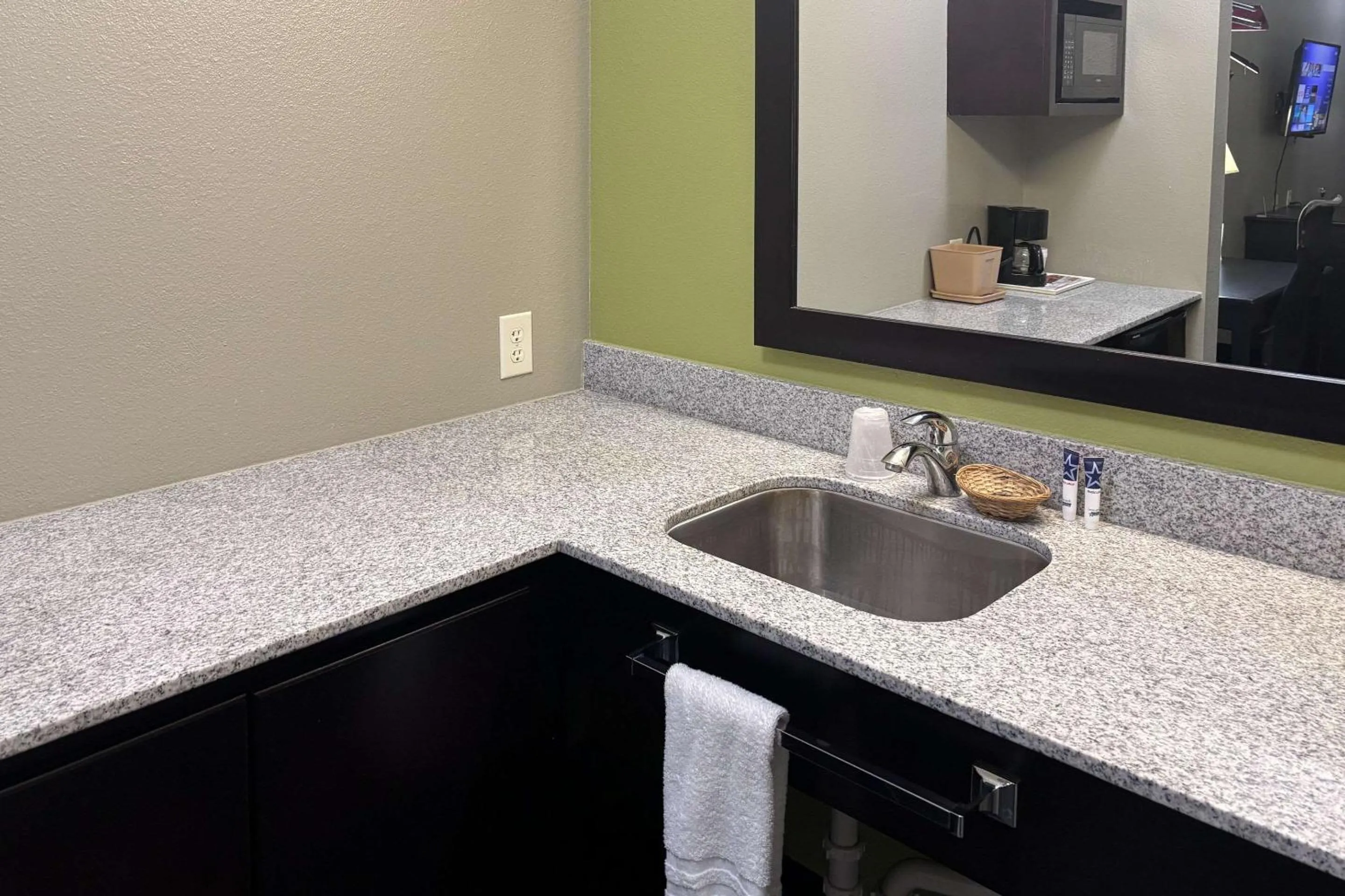 Bedroom in Rodeway Inn