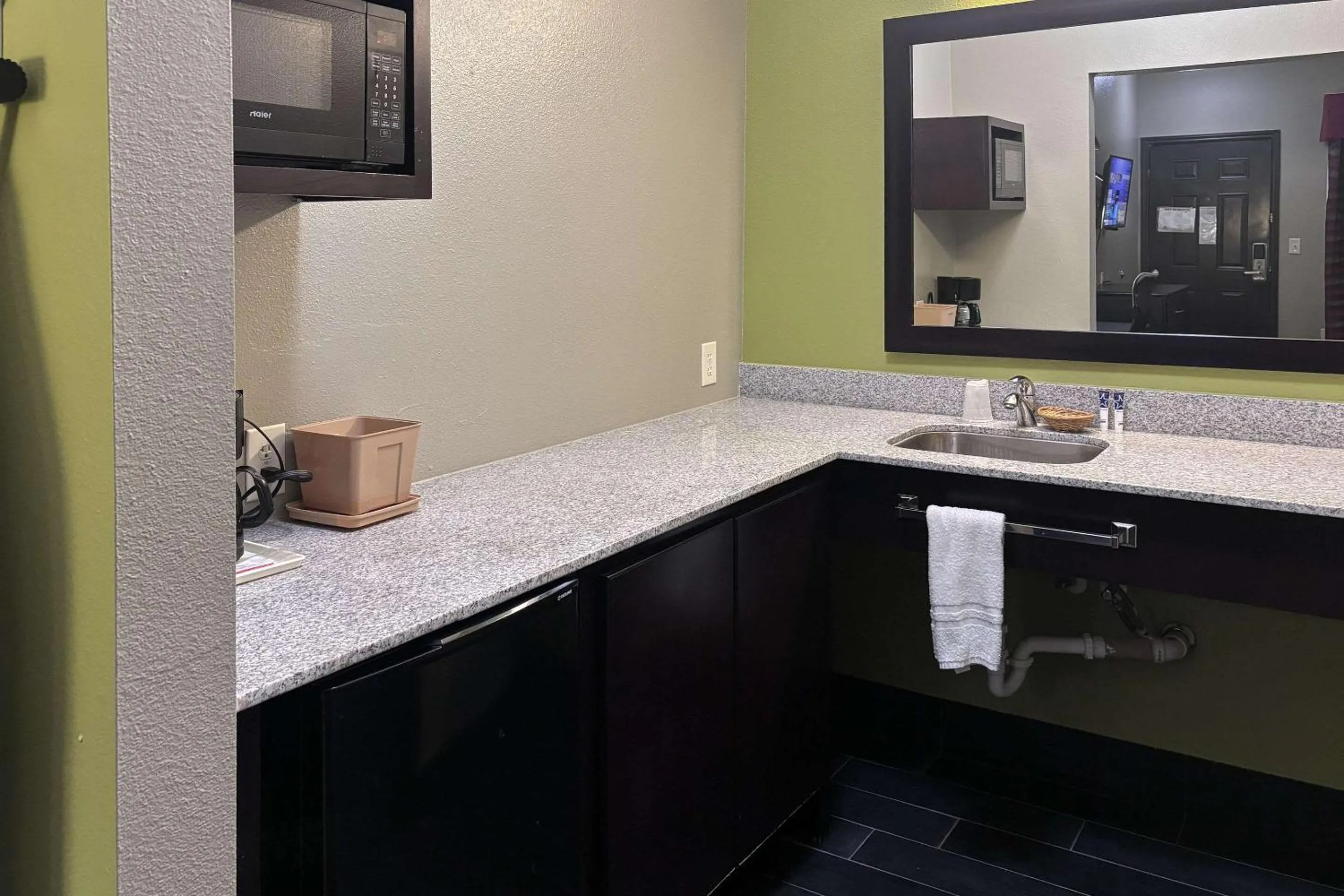 Bedroom in Rodeway Inn