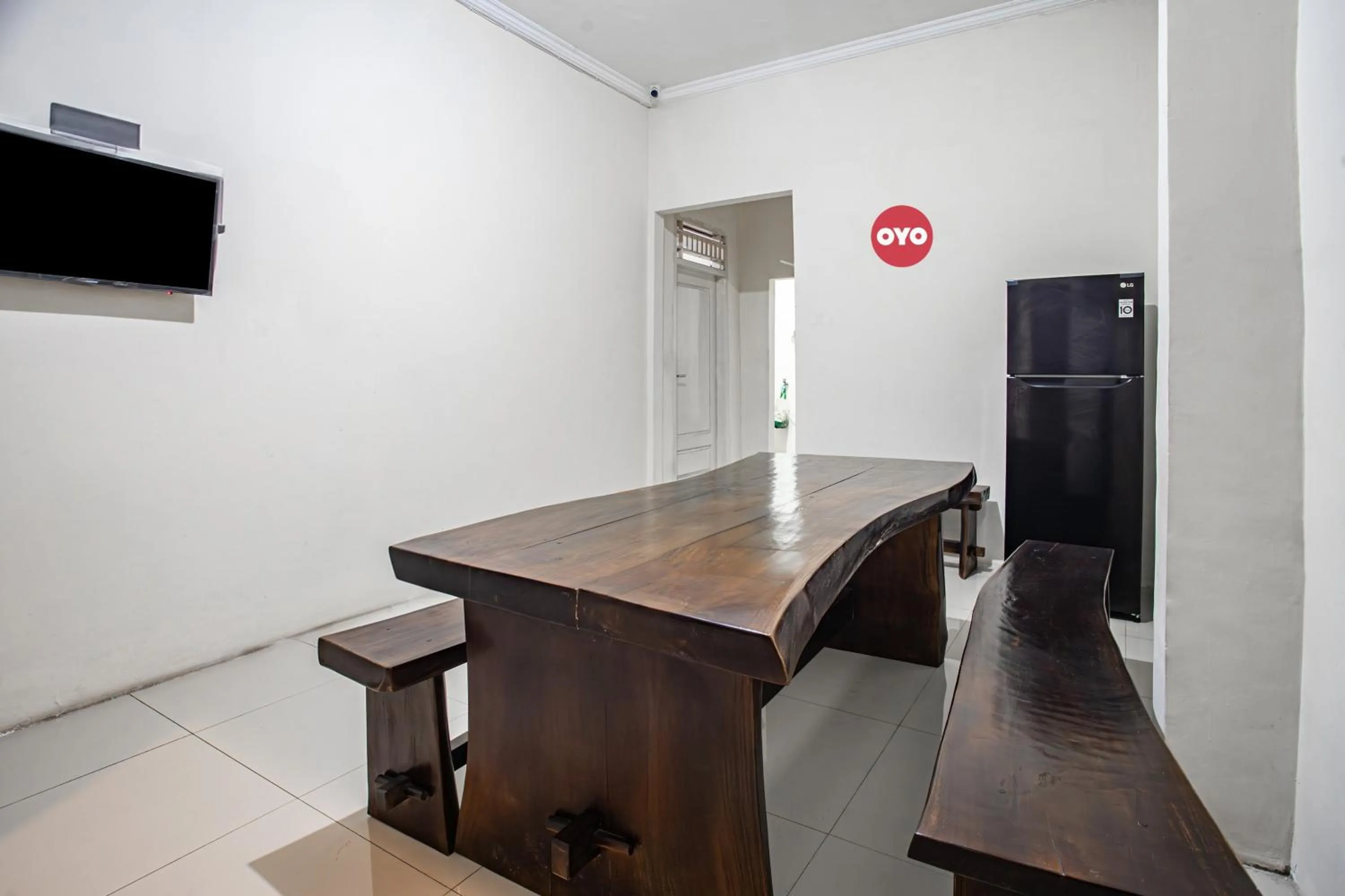 Lobby or reception in Hotel O Almahyra Guest House Syariah