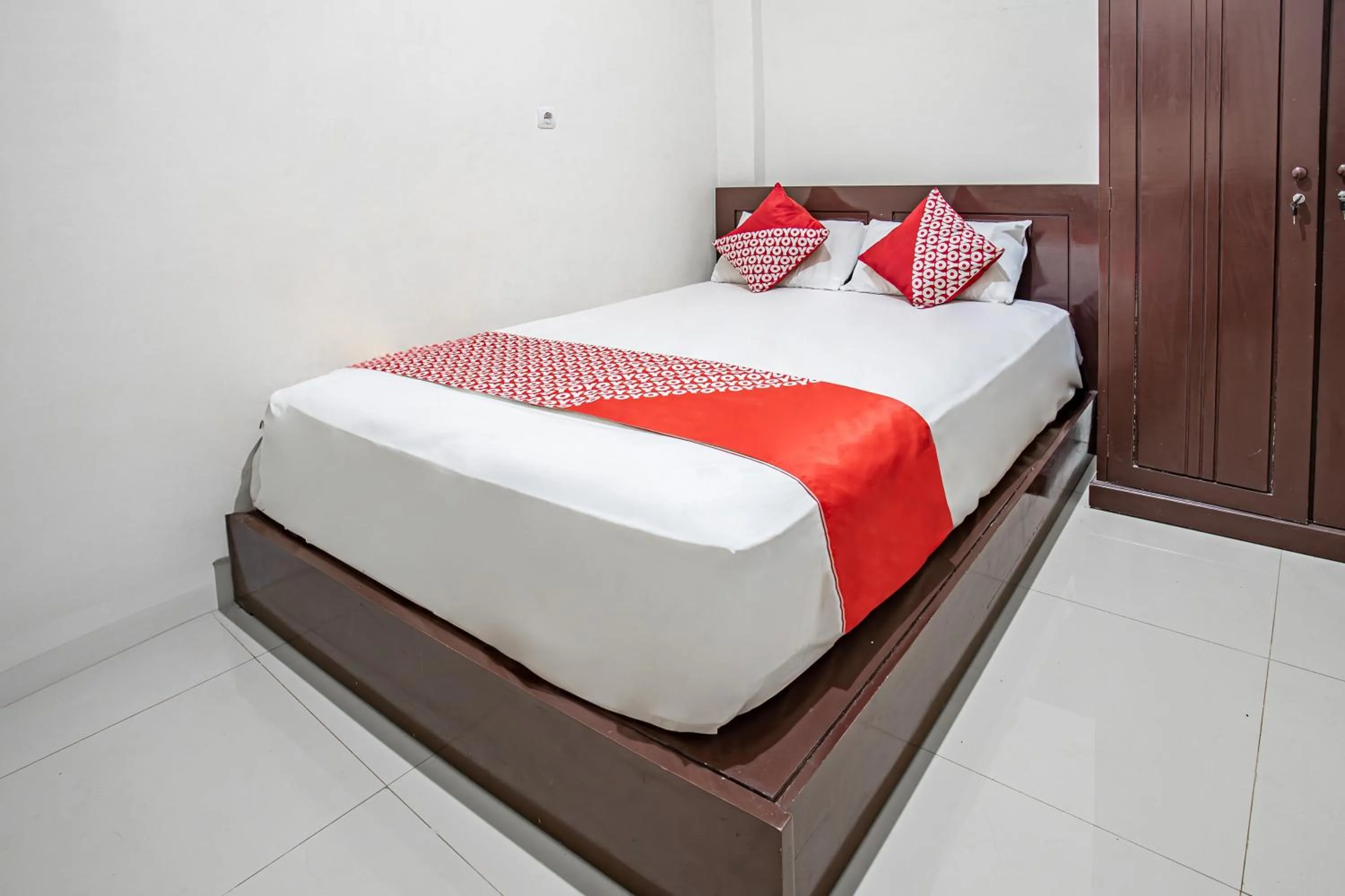 Bedroom in Hotel O Almahyra Guest House Syariah