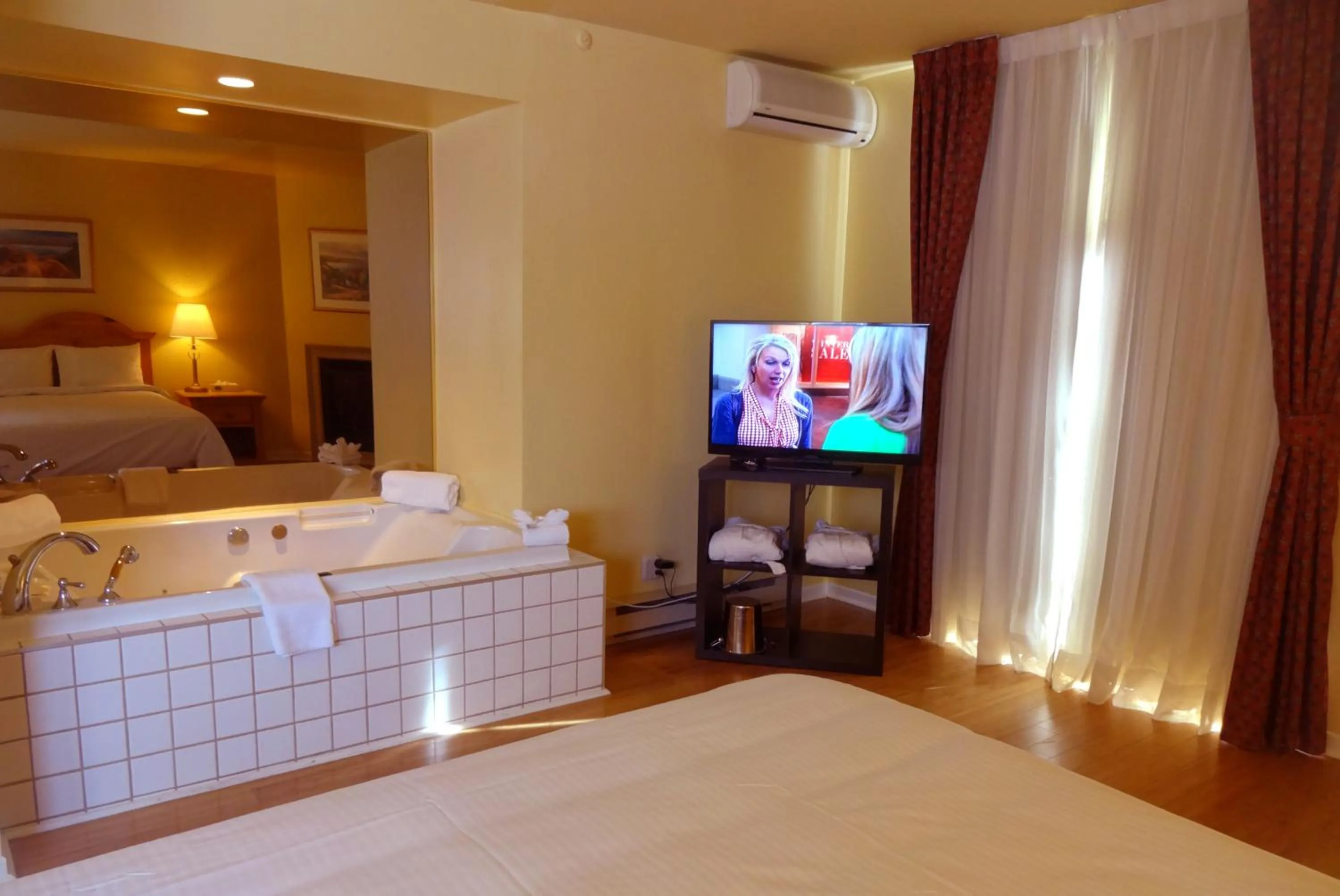 TV and multimedia, Bed in Hotel Alila