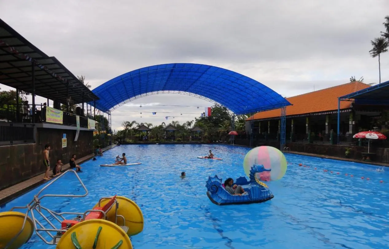 Swimming pool in Srinadi Waterpark Villa