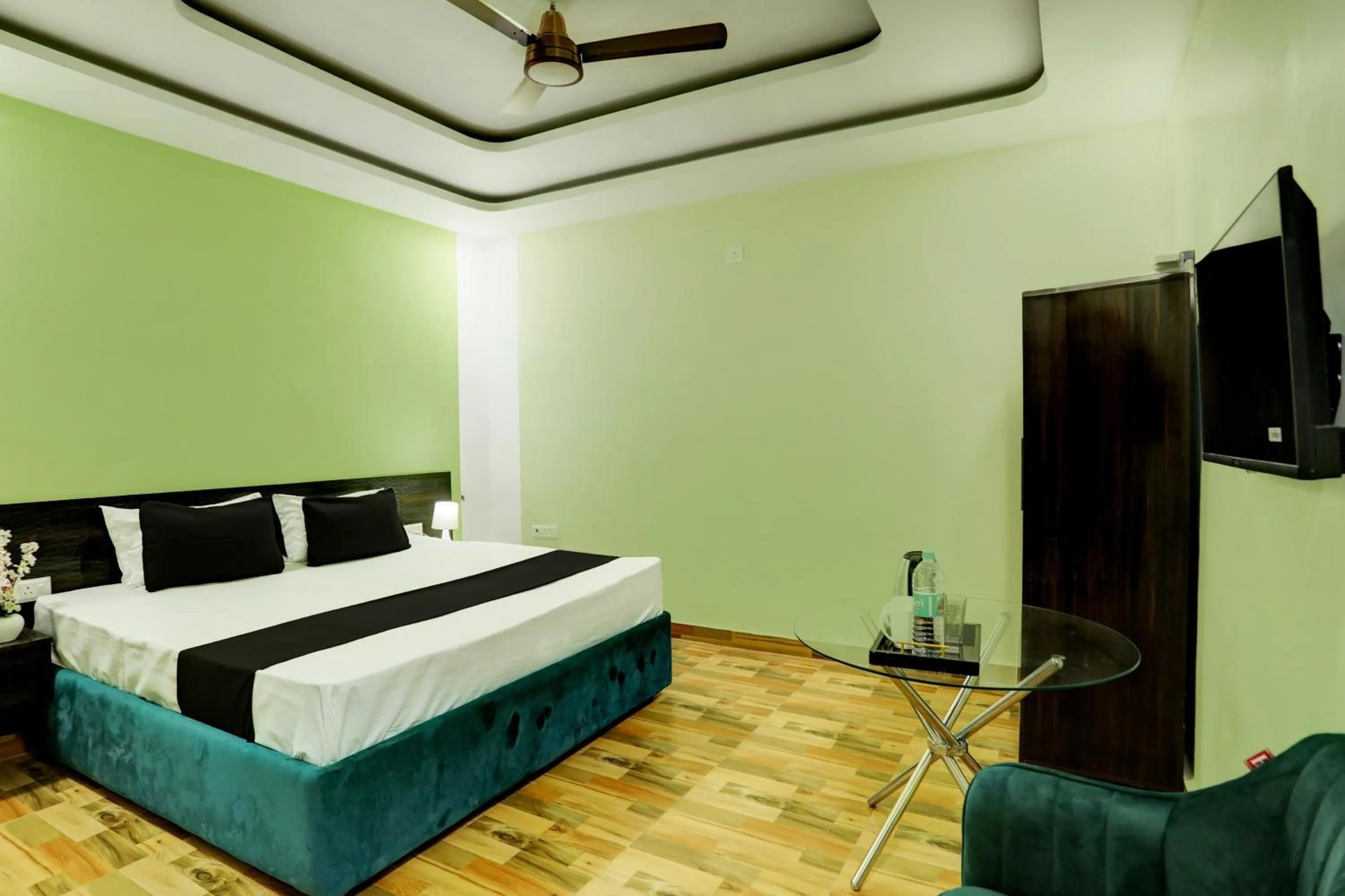 Bedroom, Bed in Hotel O Raisi Residency Hotel