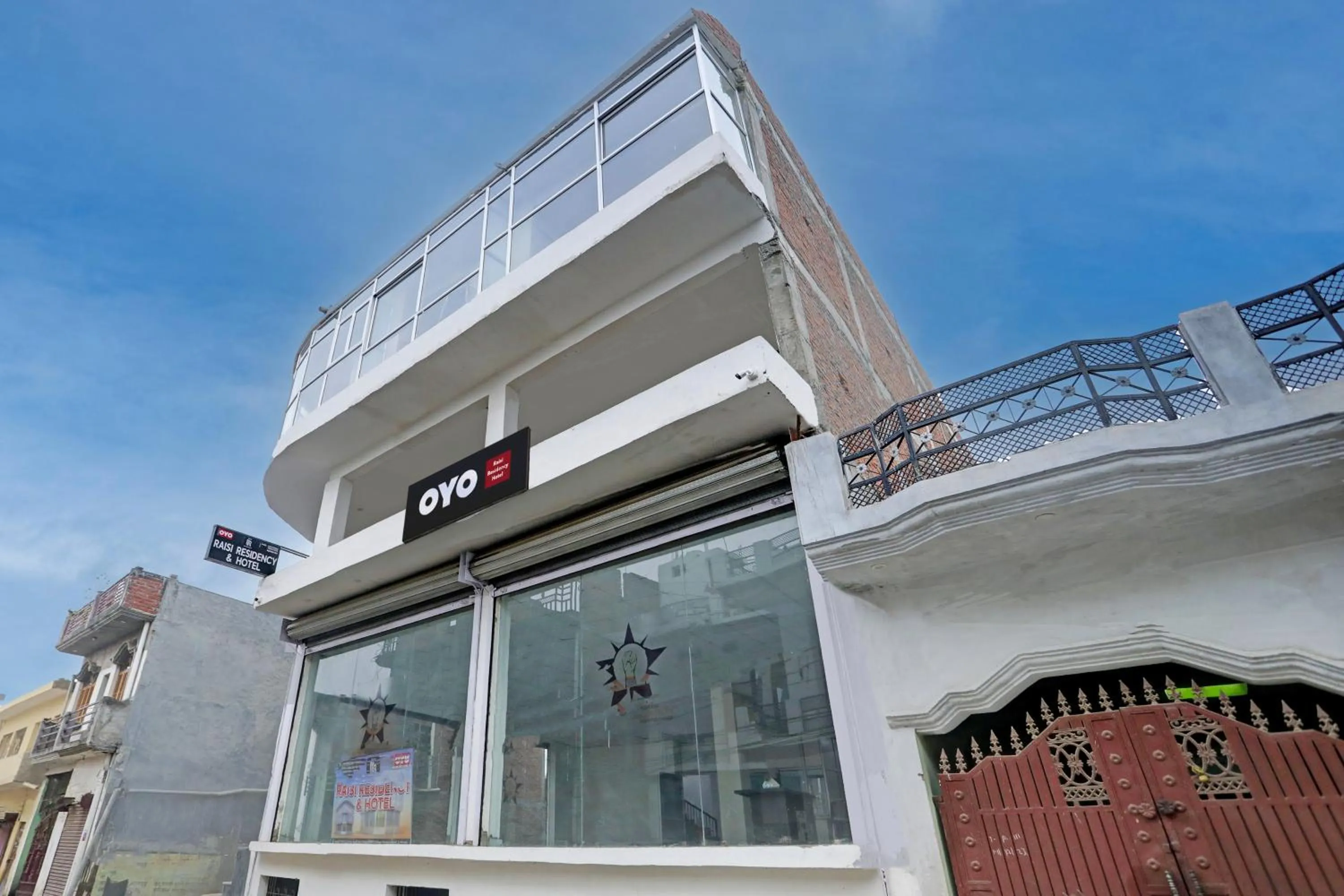 Facade/entrance in Hotel O Raisi Residency Hotel