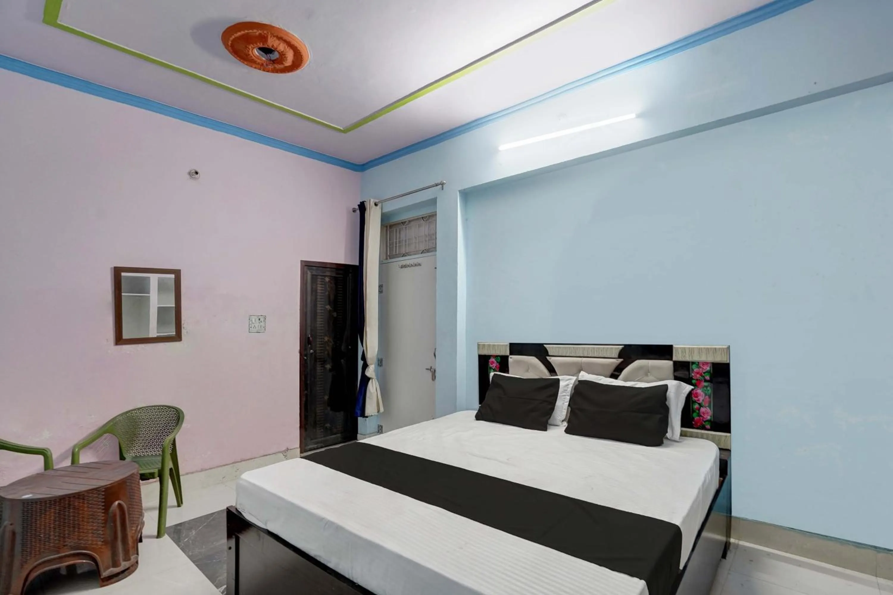 Bedroom in Hotel O RED ROSE HOTEL