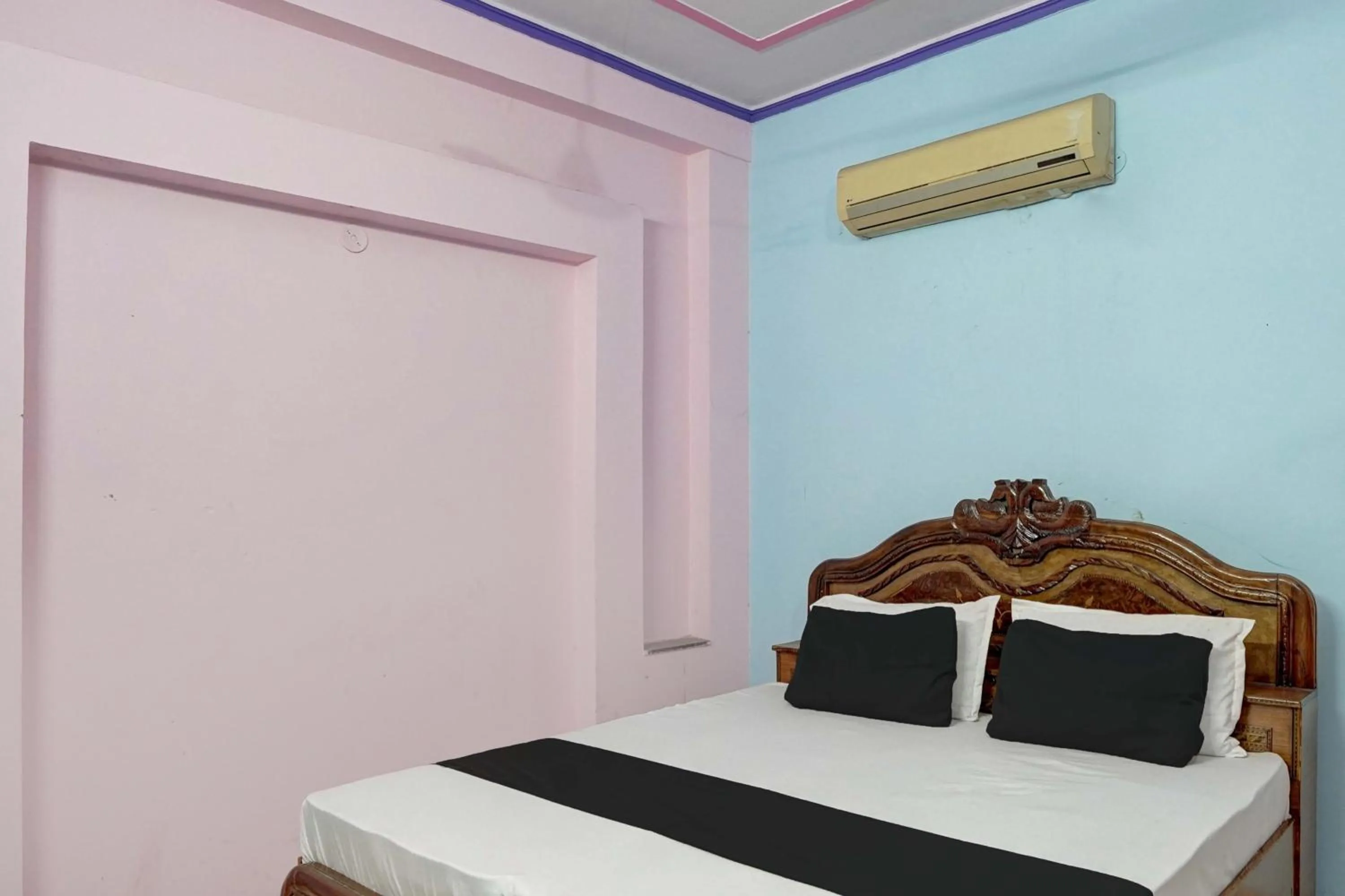 Bedroom in Hotel O RED ROSE HOTEL