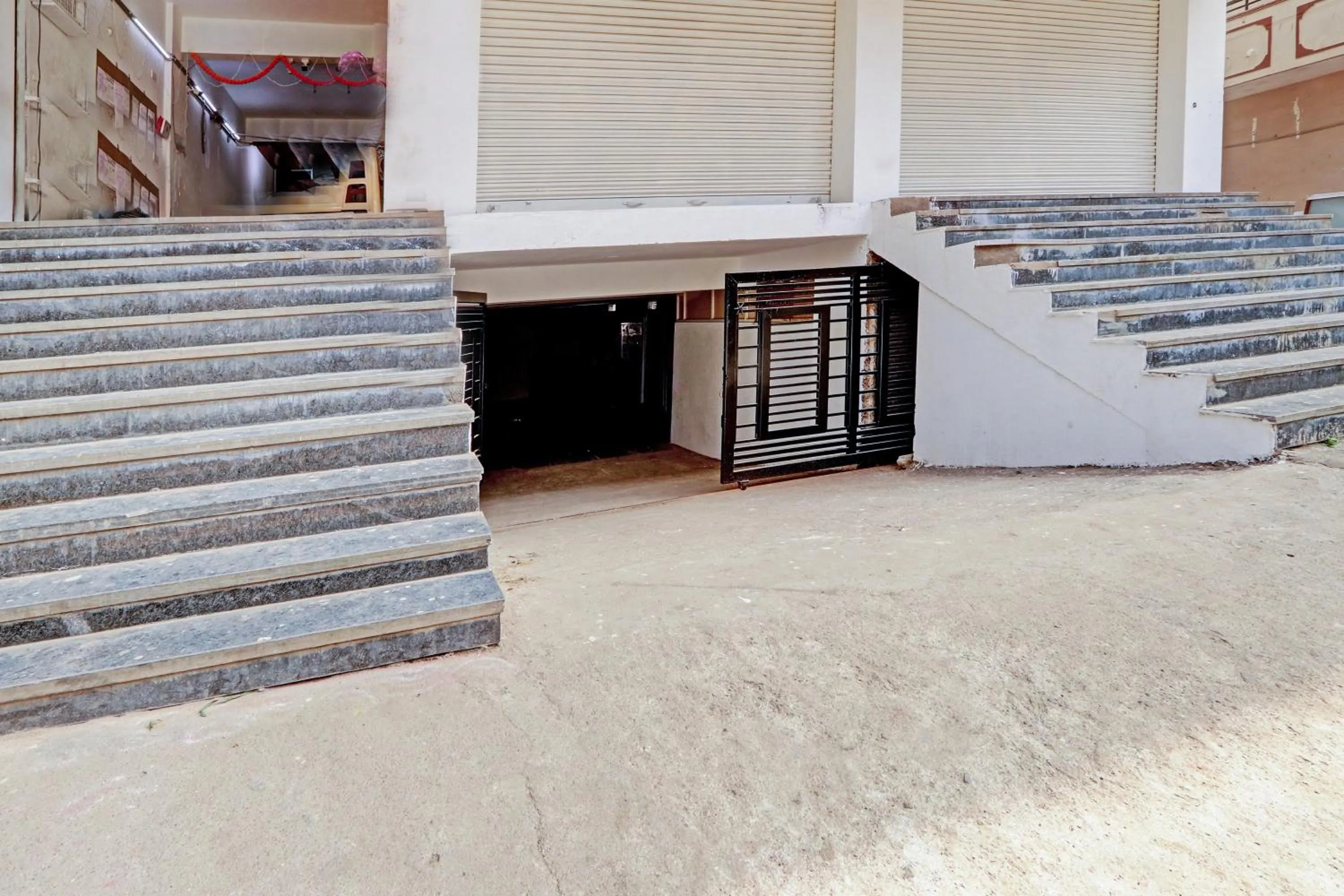 Facade/entrance in Hotel O Sriman Stay Inn