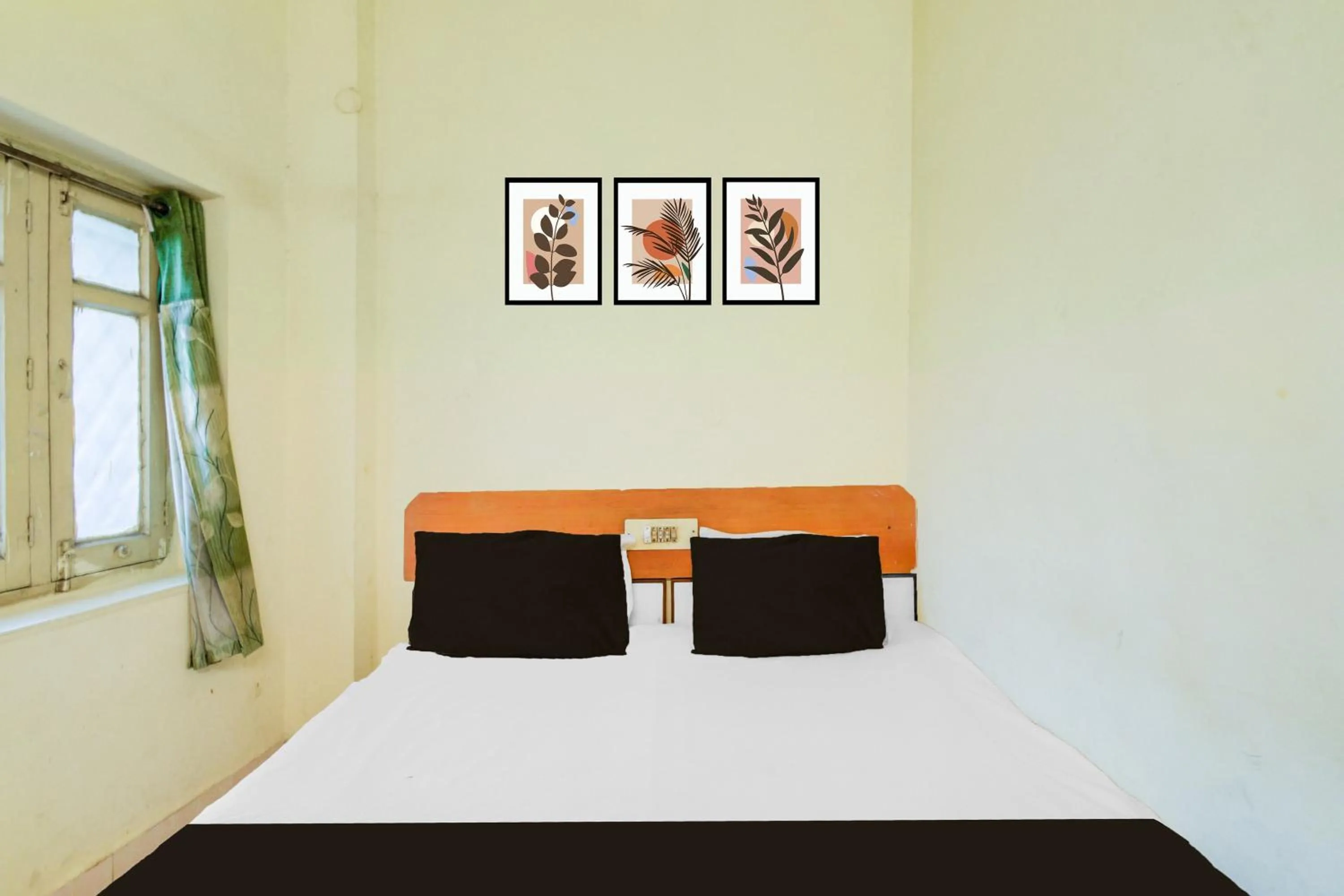 Bedroom in Hotel O New Sri Sai Amaravati Lodge